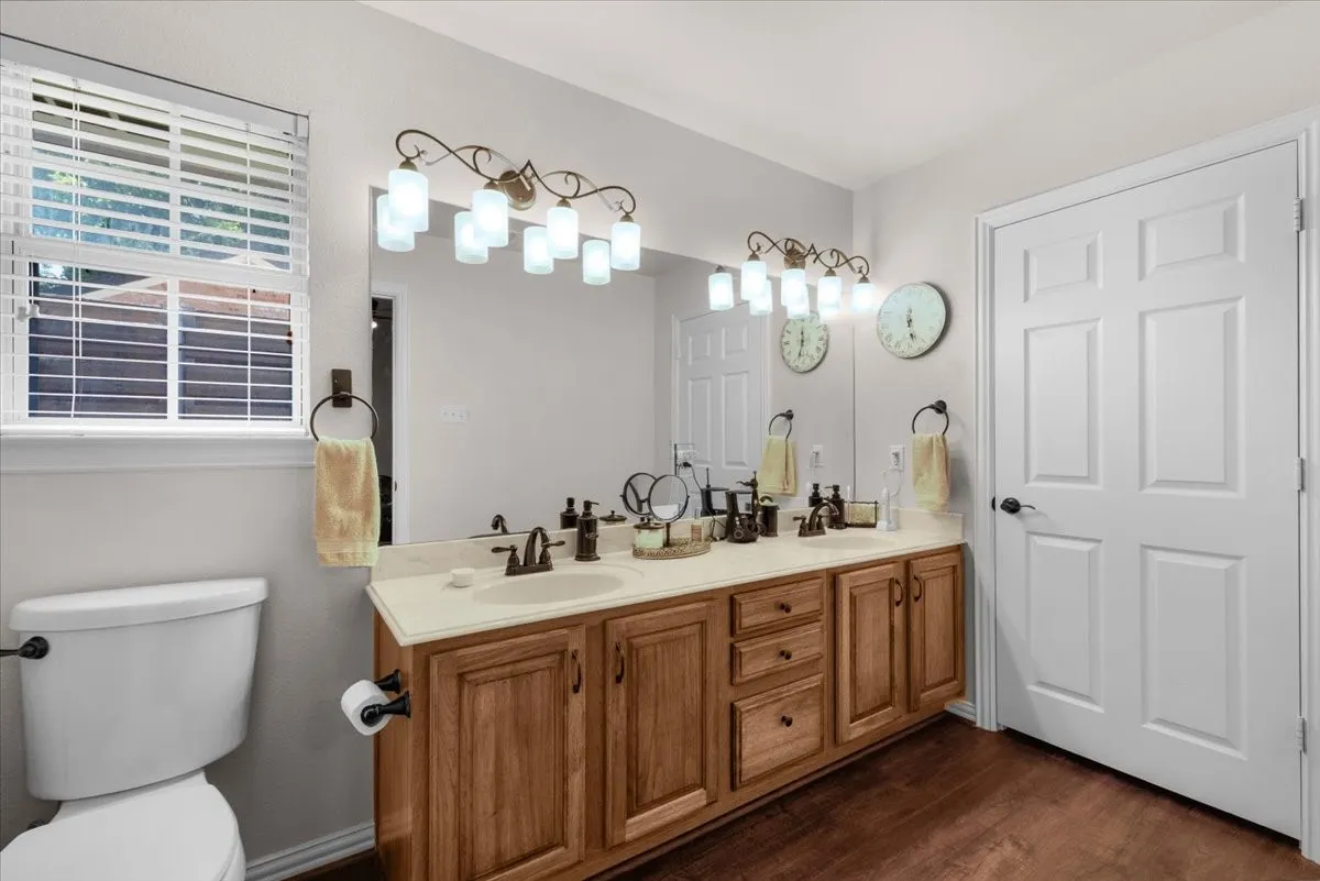 Single Family Residence For Sale in Hood County , 1013 Teresa Court, Granbury, Texas 76048, 2 Bedroom, 2 Bathroom, 2 Garage spaces, 1,519 Sqft, built in 2003, mls#21340502, Real Estate Agent in Granbury, Homes For Sale in Hood county, Homes For Sale in Granbury, Realtor in Granbury Texas, Real Estate Brokerage Independent Realty Texas, Luminita Cordes Realtor