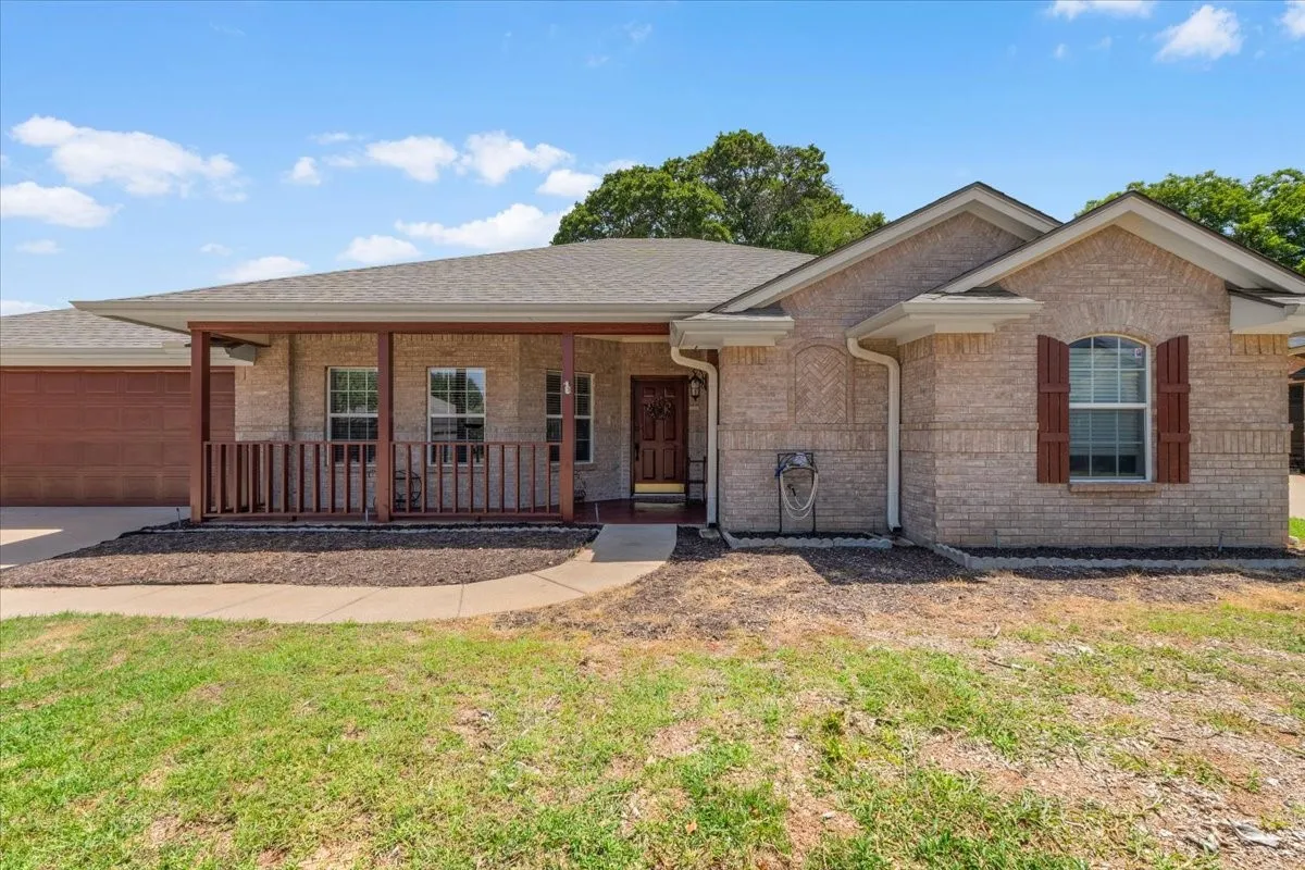 Single Family Residence For Sale in Hood County , 1013 Teresa Court, Granbury, Texas 76048, 2 Bedroom, 2 Bathroom, 2 Garage spaces, 1,519 Sqft, built in 2003, mls#21340502, Real Estate Agent in Granbury, Homes For Sale in Hood county, Homes For Sale in Granbury, Realtor in Granbury Texas, Real Estate Brokerage Independent Realty Texas, Luminita Cordes Realtor