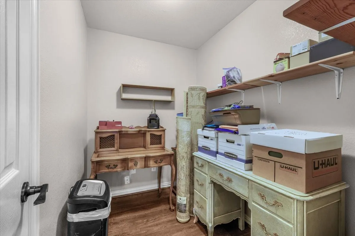 Single Family Residence For Sale in Hood County , 1013 Teresa Court, Granbury, Texas 76048, 2 Bedroom, 2 Bathroom, 2 Garage spaces, 1,519 Sqft, built in 2003, mls#21340502, Real Estate Agent in Granbury, Homes For Sale in Hood county, Homes For Sale in Granbury, Realtor in Granbury Texas, Real Estate Brokerage Independent Realty Texas, Luminita Cordes Realtor