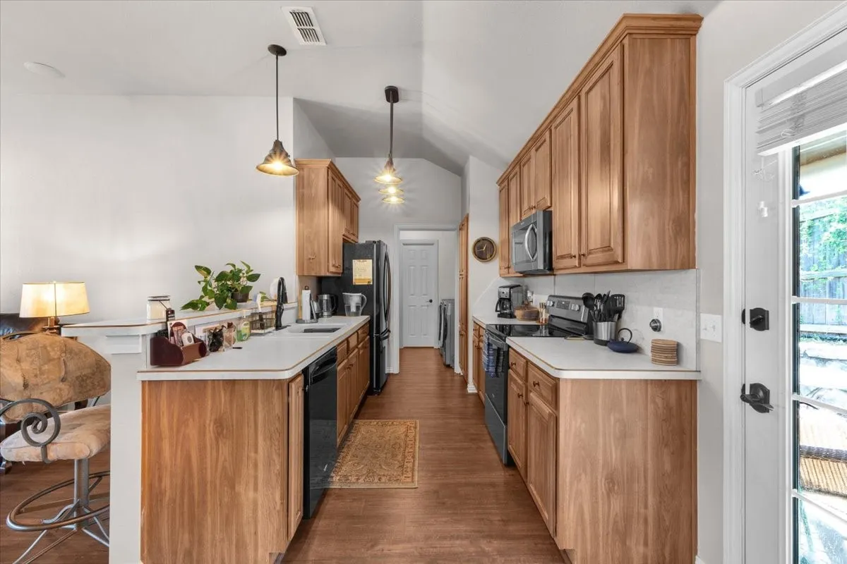 Single Family Residence For Sale in Hood County , 1013 Teresa Court, Granbury, Texas 76048, 2 Bedroom, 2 Bathroom, 2 Garage spaces, 1,519 Sqft, built in 2003, mls#21340502, Real Estate Agent in Granbury, Homes For Sale in Hood county, Homes For Sale in Granbury, Realtor in Granbury Texas, Real Estate Brokerage Independent Realty Texas, Luminita Cordes Realtor
