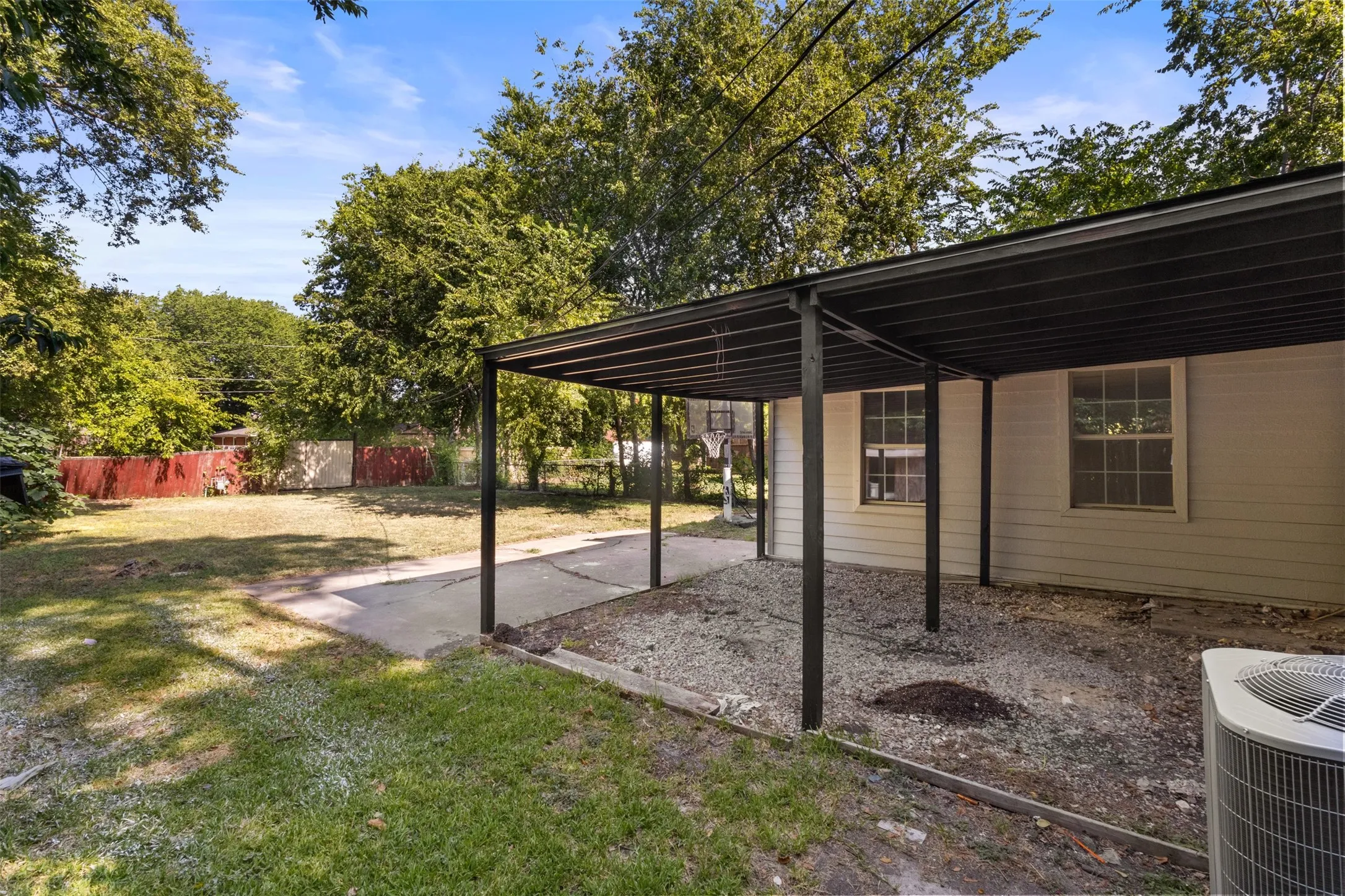 Single Family Residence For Sale in Dallas County , 8719 Freeport Drive, Dallas, Texas 75228, 4 Bedroom, 2 Bathroom, Garage spaces, 1,240 Sqft, built in 1956, mls#21340594, Real Estate Agent in Dallas, Homes For Sale in Dallas county, Homes For Sale in Dallas, Realtor in Dallas Texas, Real Estate Brokerage Independent Realty Texas, Luminita Cordes Realtor