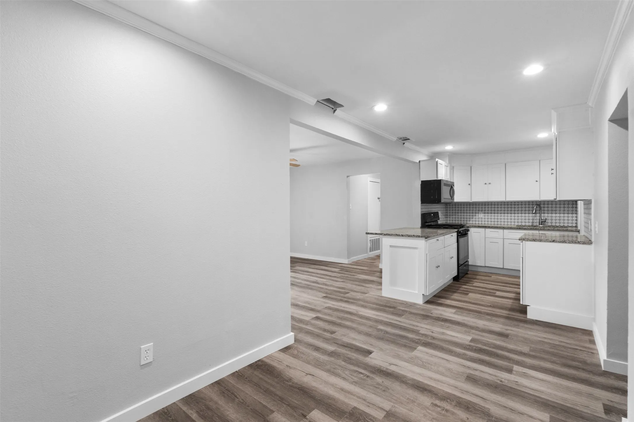 Single Family Residence For Sale in Dallas County , 8719 Freeport Drive, Dallas, Texas 75228, 4 Bedroom, 2 Bathroom, Garage spaces, 1,240 Sqft, built in 1956, mls#21340594, Real Estate Agent in Dallas, Homes For Sale in Dallas county, Homes For Sale in Dallas, Realtor in Dallas Texas, Real Estate Brokerage Independent Realty Texas, Luminita Cordes Realtor