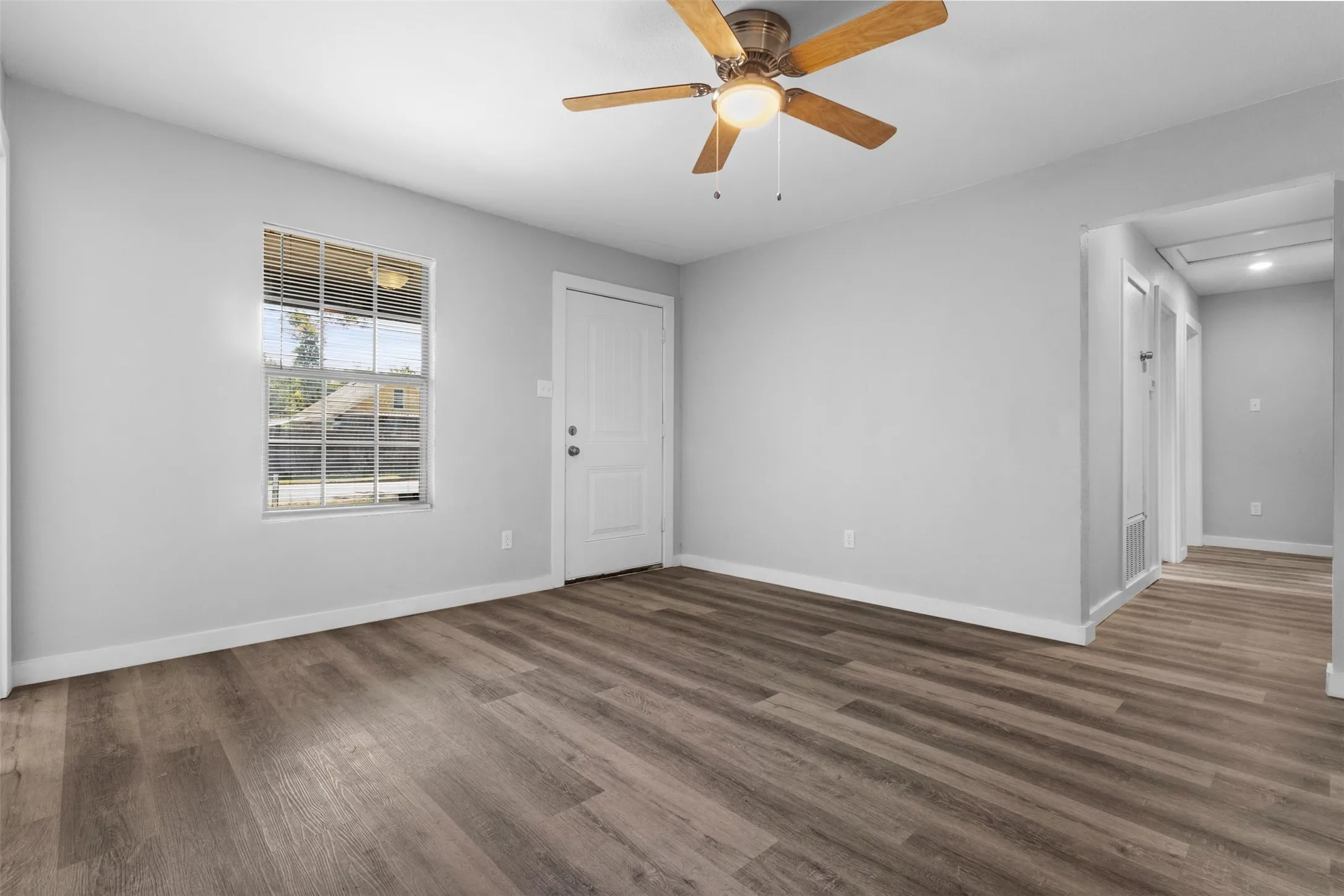 Single Family Residence For Sale in Dallas County , 8719 Freeport Drive, Dallas, Texas 75228, 4 Bedroom, 2 Bathroom, Garage spaces, 1,240 Sqft, built in 1956, mls#21340594, Real Estate Agent in Dallas, Homes For Sale in Dallas county, Homes For Sale in Dallas, Realtor in Dallas Texas, Real Estate Brokerage Independent Realty Texas, Luminita Cordes Realtor