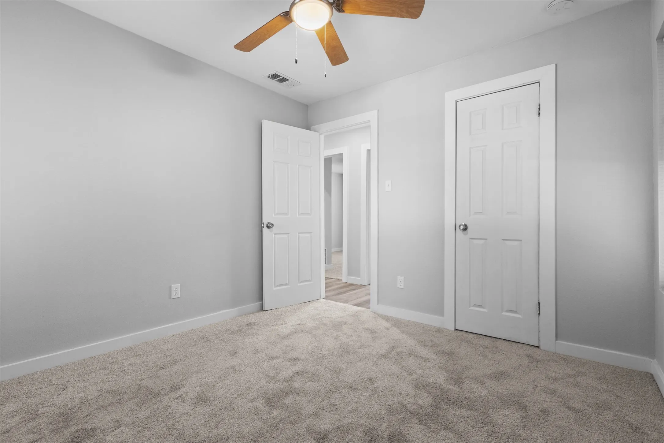 Single Family Residence For Sale in Dallas County , 8719 Freeport Drive, Dallas, Texas 75228, 4 Bedroom, 2 Bathroom, Garage spaces, 1,240 Sqft, built in 1956, mls#21340594, Real Estate Agent in Dallas, Homes For Sale in Dallas county, Homes For Sale in Dallas, Realtor in Dallas Texas, Real Estate Brokerage Independent Realty Texas, Luminita Cordes Realtor