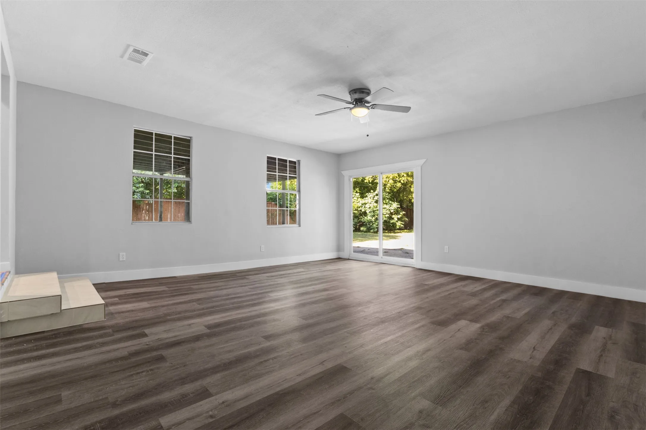 Single Family Residence For Sale in Dallas County , 8719 Freeport Drive, Dallas, Texas 75228, 4 Bedroom, 2 Bathroom, Garage spaces, 1,240 Sqft, built in 1956, mls#21340594, Real Estate Agent in Dallas, Homes For Sale in Dallas county, Homes For Sale in Dallas, Realtor in Dallas Texas, Real Estate Brokerage Independent Realty Texas, Luminita Cordes Realtor