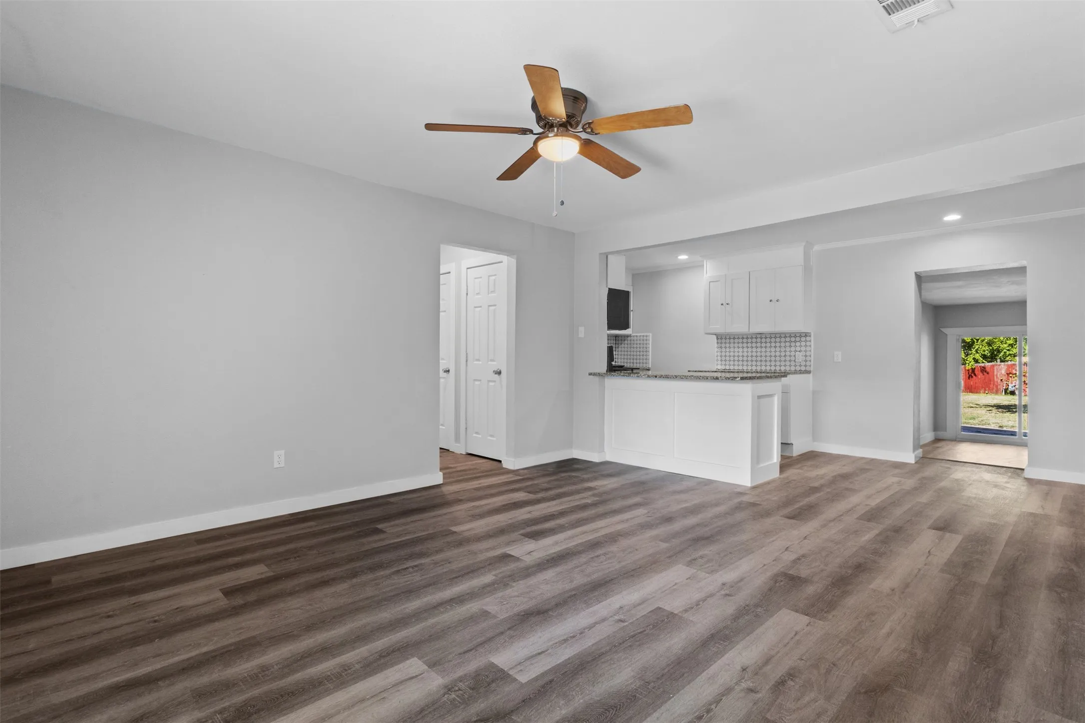Single Family Residence For Sale in Dallas County , 8719 Freeport Drive, Dallas, Texas 75228, 4 Bedroom, 2 Bathroom, Garage spaces, 1,240 Sqft, built in 1956, mls#21340594, Real Estate Agent in Dallas, Homes For Sale in Dallas county, Homes For Sale in Dallas, Realtor in Dallas Texas, Real Estate Brokerage Independent Realty Texas, Luminita Cordes Realtor