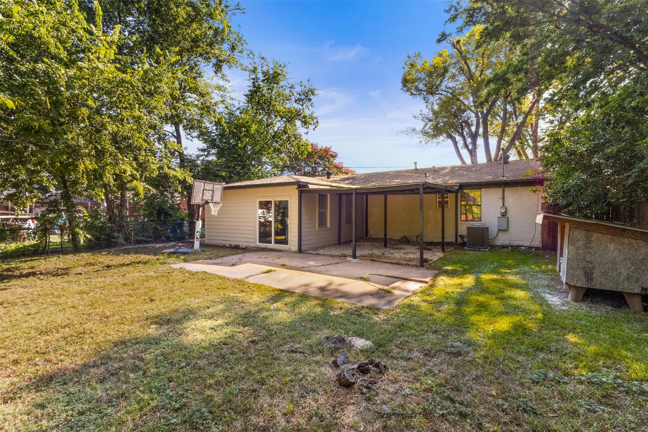 Single Family Residence For Sale in Dallas County , 8719 Freeport Drive, Dallas, Texas 75228, 4 Bedroom, 2 Bathroom, Garage spaces, 1,240 Sqft, built in 1956, mls#21340594, Real Estate Agent in Dallas, Homes For Sale in Dallas county, Homes For Sale in Dallas, Realtor in Dallas Texas, Real Estate Brokerage Independent Realty Texas, Luminita Cordes Realtor
