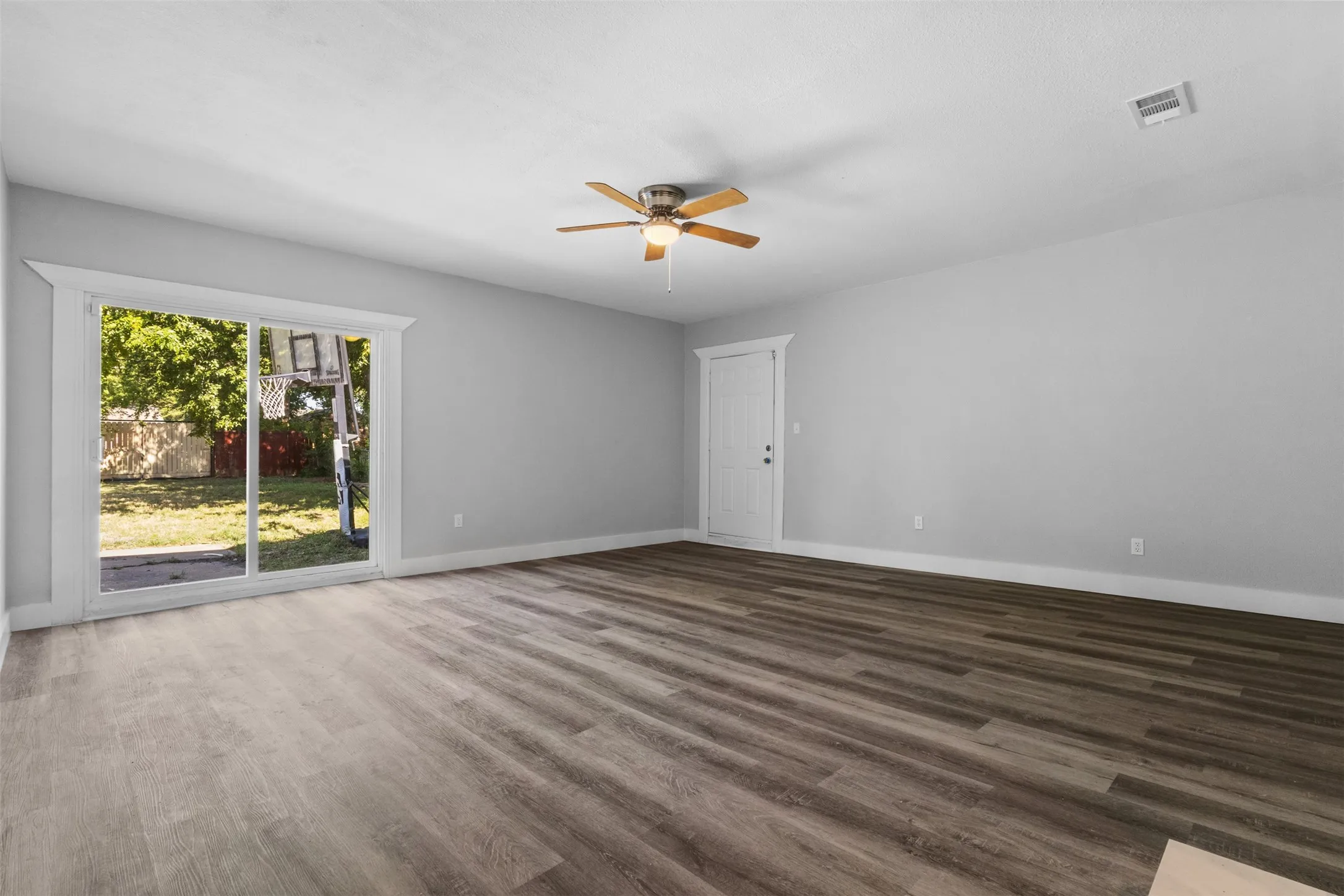 Single Family Residence For Sale in Dallas County , 8719 Freeport Drive, Dallas, Texas 75228, 4 Bedroom, 2 Bathroom, Garage spaces, 1,240 Sqft, built in 1956, mls#21340594, Real Estate Agent in Dallas, Homes For Sale in Dallas county, Homes For Sale in Dallas, Realtor in Dallas Texas, Real Estate Brokerage Independent Realty Texas, Luminita Cordes Realtor
