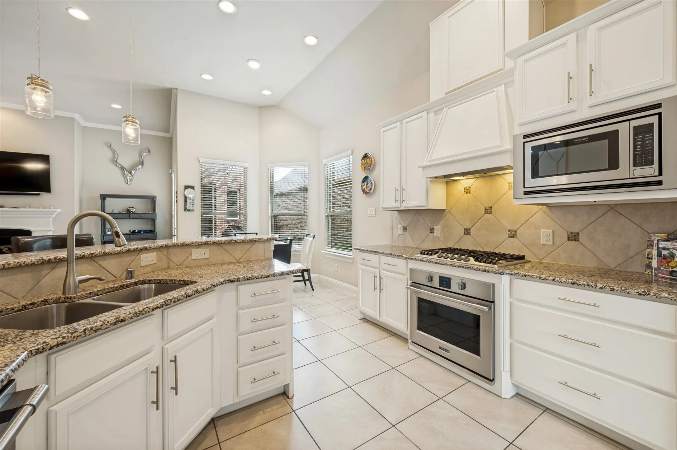 Single Family Residence For Sale in Denton County , 610 Enfield Drive, Frisco, Texas 75036, 4 Bedroom, 3 Bathroom, 2 Garage spaces, 2,704 Sqft, built in 2016, mls#21338222, Real Estate Agent in Frisco, Homes For Sale in Denton county, Homes For Sale in Frisco, Realtor in Frisco Texas, Real Estate Brokerage Independent Realty Texas, Luminita Cordes Realtor