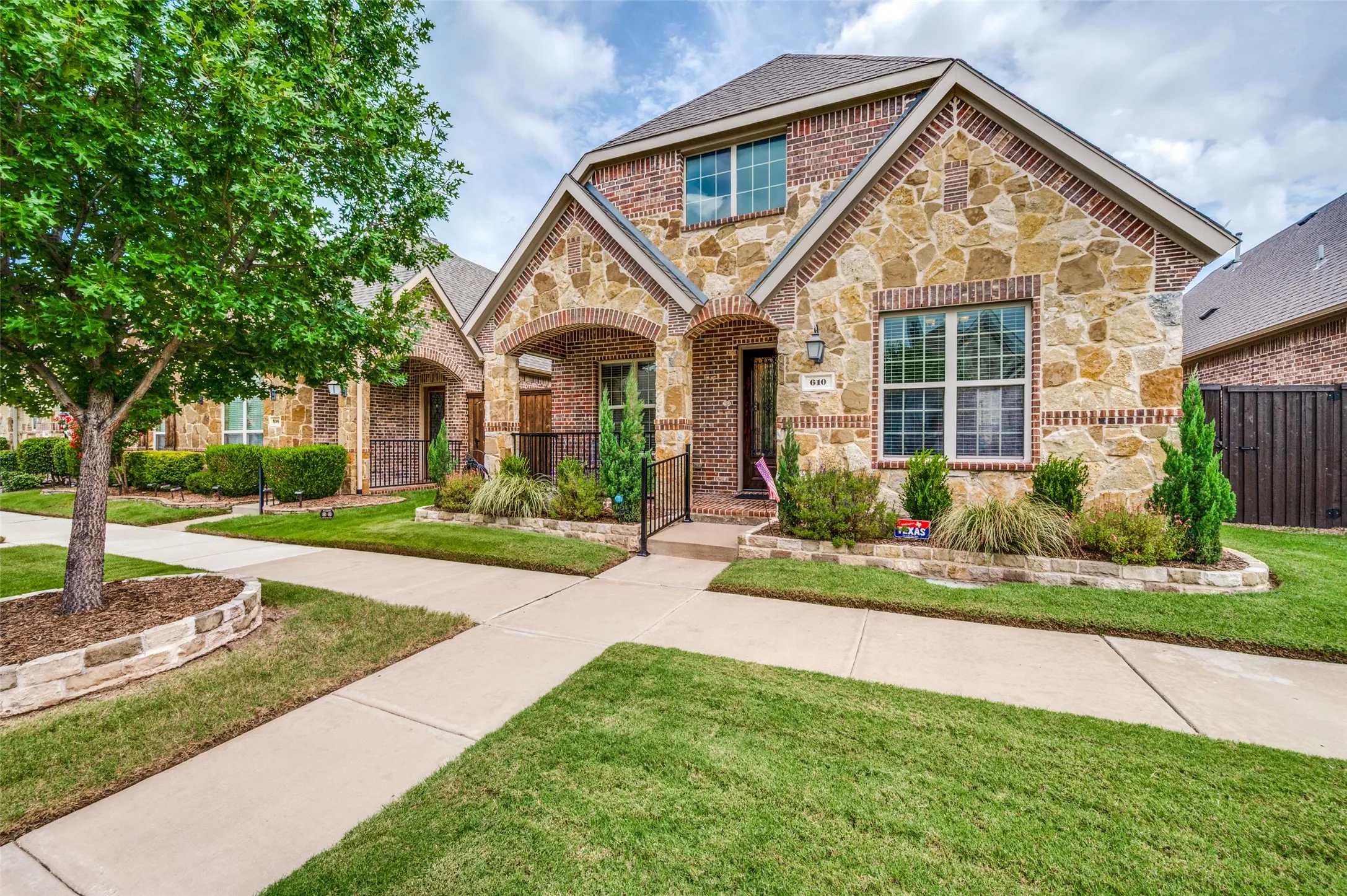 Single Family Residence For Sale in Denton County , 610 Enfield Drive, Frisco, Texas 75036, 4 Bedroom, 3 Bathroom, 2 Garage spaces, 2,704 Sqft, built in 2016, mls#21338222, Real Estate Agent in Frisco, Homes For Sale in Denton county, Homes For Sale in Frisco, Realtor in Frisco Texas, Real Estate Brokerage Independent Realty Texas, Luminita Cordes Realtor