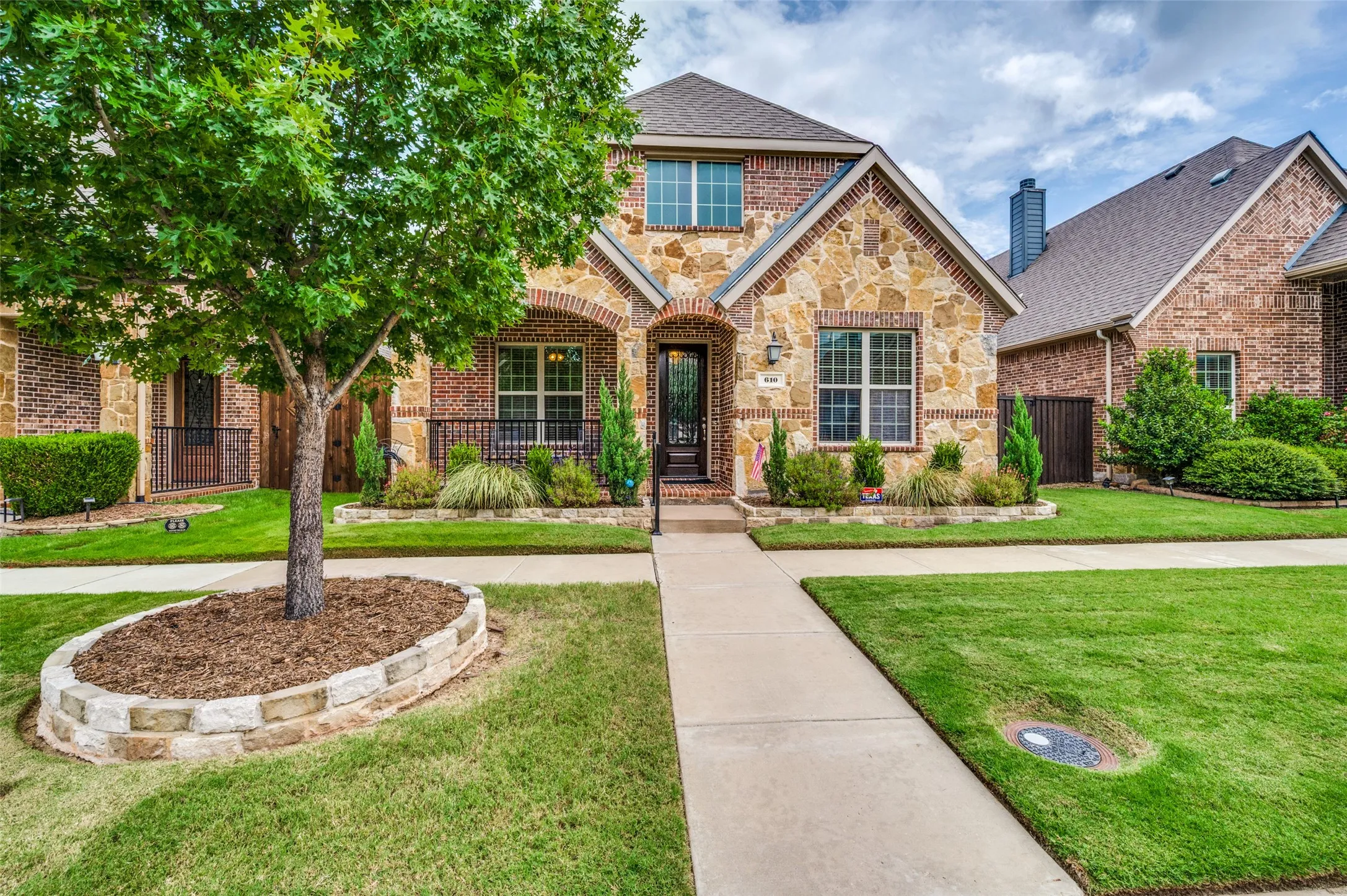 Single Family Residence For Sale in Denton County , 610 Enfield Drive, Frisco, Texas 75036, 4 Bedroom, 3 Bathroom, 2 Garage spaces, 2,704 Sqft, built in 2016, mls#21338222, Real Estate Agent in Frisco, Homes For Sale in Denton county, Homes For Sale in Frisco, Realtor in Frisco Texas, Real Estate Brokerage Independent Realty Texas, Luminita Cordes Realtor