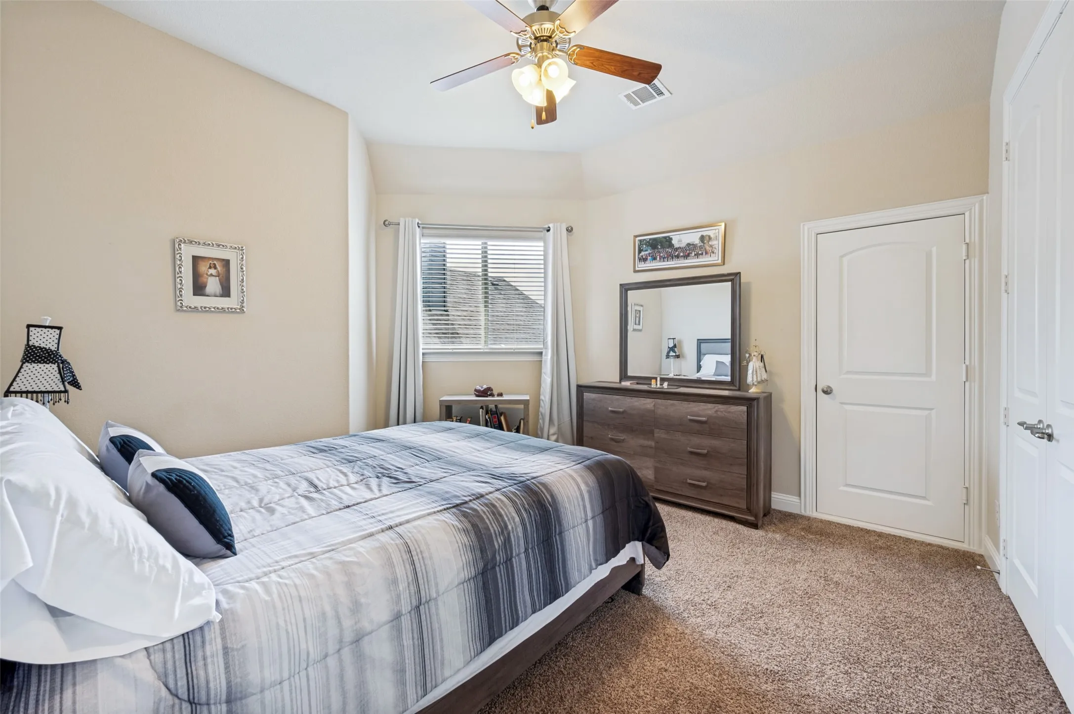 Single Family Residence For Sale in Denton County , 610 Enfield Drive, Frisco, Texas 75036, 4 Bedroom, 3 Bathroom, 2 Garage spaces, 2,704 Sqft, built in 2016, mls#21338222, Real Estate Agent in Frisco, Homes For Sale in Denton county, Homes For Sale in Frisco, Realtor in Frisco Texas, Real Estate Brokerage Independent Realty Texas, Luminita Cordes Realtor