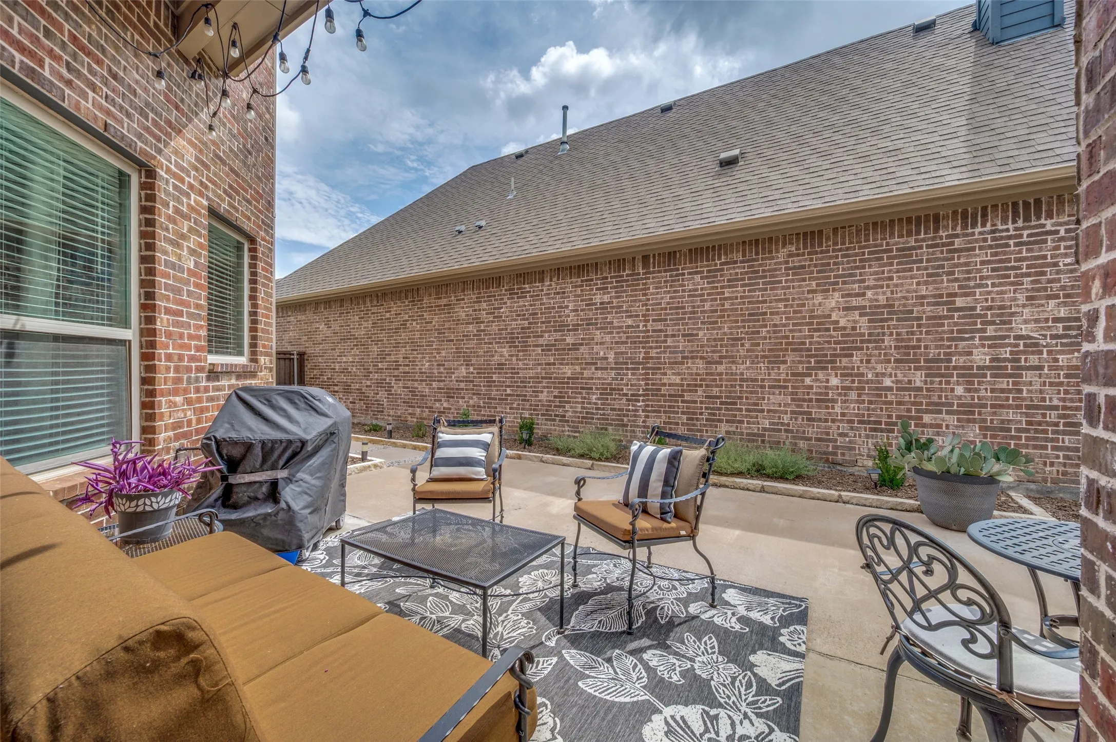 Single Family Residence For Sale in Denton County , 610 Enfield Drive, Frisco, Texas 75036, 4 Bedroom, 3 Bathroom, 2 Garage spaces, 2,704 Sqft, built in 2016, mls#21338222, Real Estate Agent in Frisco, Homes For Sale in Denton county, Homes For Sale in Frisco, Realtor in Frisco Texas, Real Estate Brokerage Independent Realty Texas, Luminita Cordes Realtor