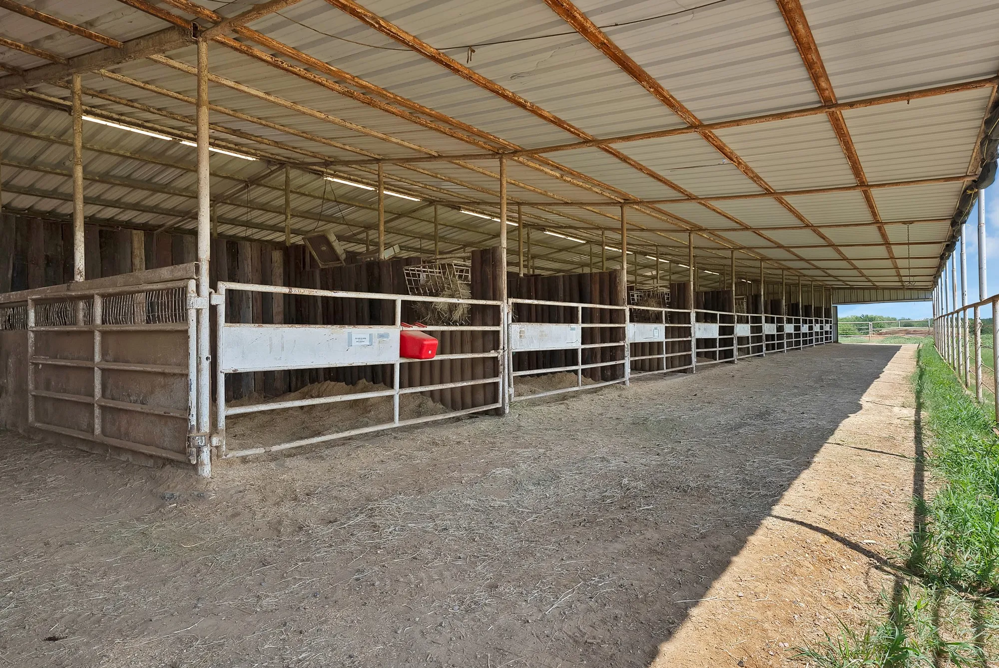 Farm For Sale in Grayson County , 15135 E Fm 922, Tioga, Texas 76271, 3 Bedroom, 2 Bathroom, 3 Garage spaces, 3,059 Sqft, built in 1999, mls#21325933, Real Estate Agent in Tioga, Homes For Sale in Grayson county, Homes For Sale in Tioga, Realtor in Tioga Texas, Real Estate Brokerage Independent Realty Texas, Luminita Cordes Realtor