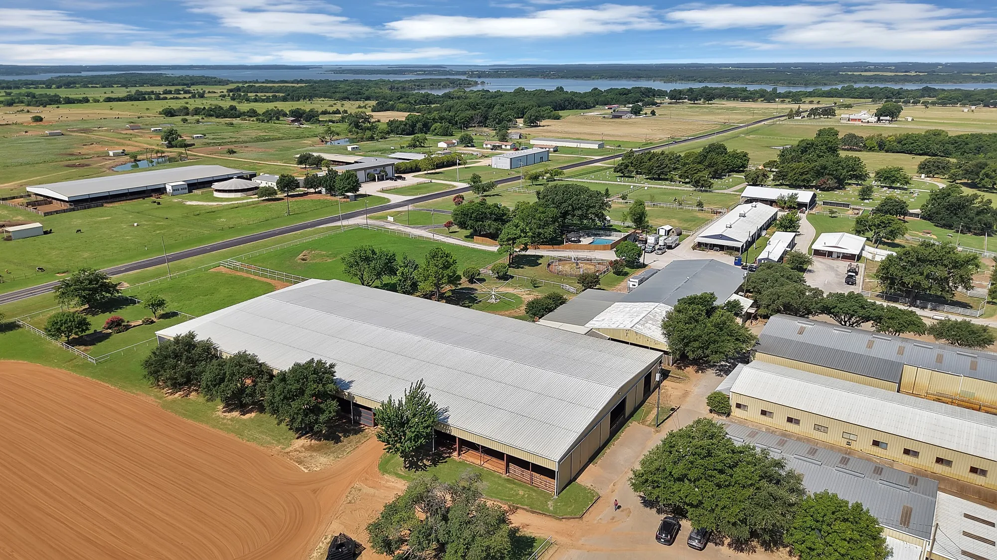 Farm For Sale in Grayson County , 15135 E Fm 922, Tioga, Texas 76271, 3 Bedroom, 2 Bathroom, 3 Garage spaces, 3,059 Sqft, built in 1999, mls#21325933, Real Estate Agent in Tioga, Homes For Sale in Grayson county, Homes For Sale in Tioga, Realtor in Tioga Texas, Real Estate Brokerage Independent Realty Texas, Luminita Cordes Realtor