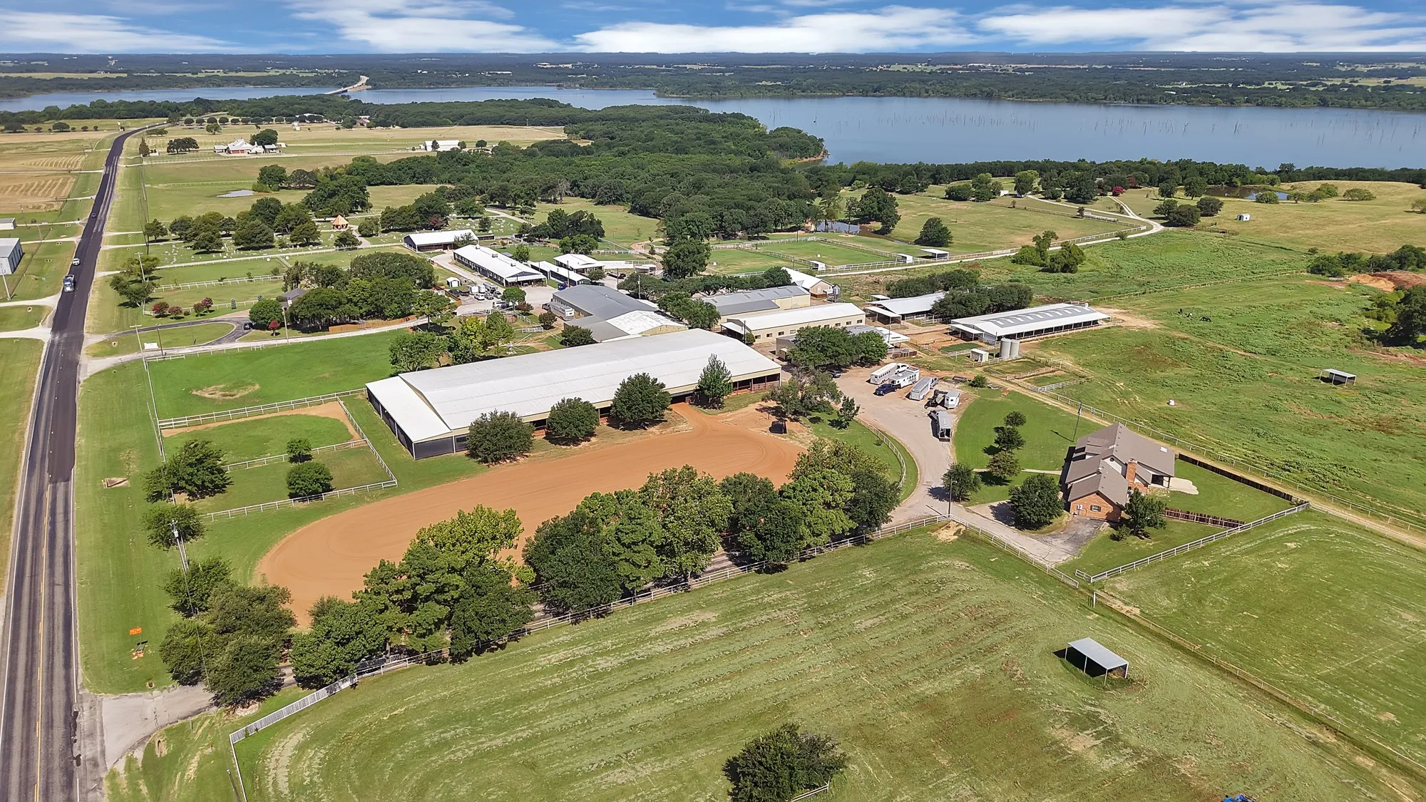 Farm For Sale in Grayson County , 15135 E Fm 922, Tioga, Texas 76271, 3 Bedroom, 2 Bathroom, 3 Garage spaces, 3,059 Sqft, built in 1999, mls#21325933, Real Estate Agent in Tioga, Homes For Sale in Grayson county, Homes For Sale in Tioga, Realtor in Tioga Texas, Real Estate Brokerage Independent Realty Texas, Luminita Cordes Realtor