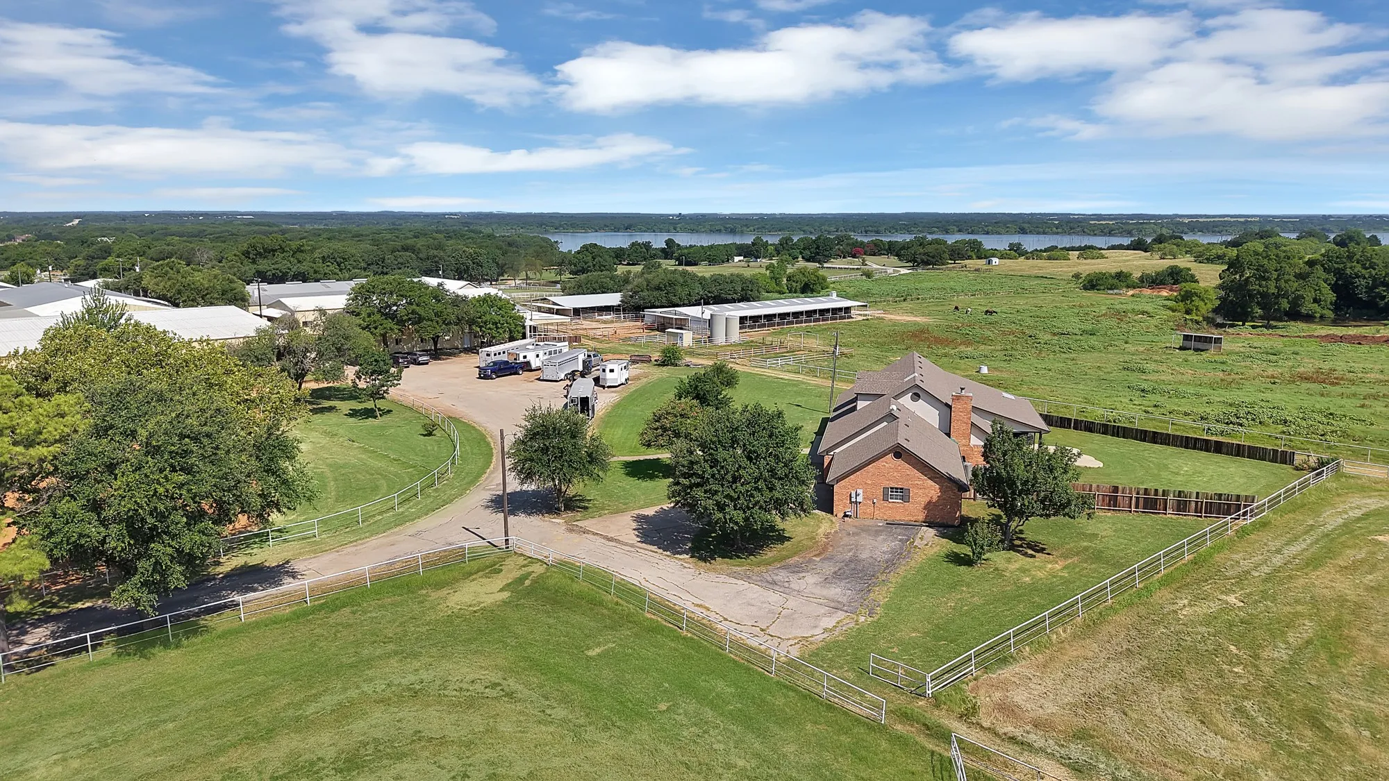 Farm For Sale in Grayson County , 15135 E Fm 922, Tioga, Texas 76271, 3 Bedroom, 2 Bathroom, 3 Garage spaces, 3,059 Sqft, built in 1999, mls#21325933, Real Estate Agent in Tioga, Homes For Sale in Grayson county, Homes For Sale in Tioga, Realtor in Tioga Texas, Real Estate Brokerage Independent Realty Texas, Luminita Cordes Realtor