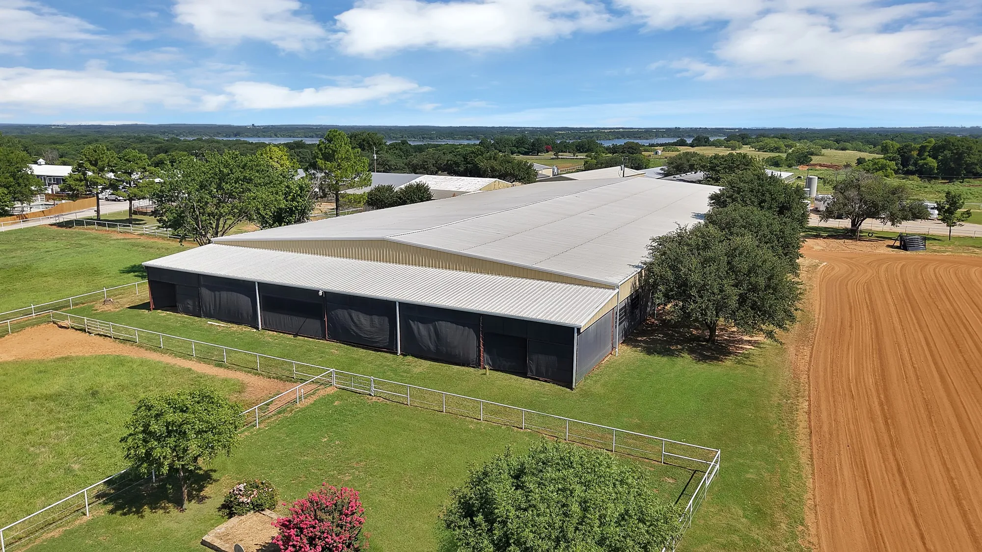 Farm For Sale in Grayson County , 15135 E Fm 922, Tioga, Texas 76271, 3 Bedroom, 2 Bathroom, 3 Garage spaces, 3,059 Sqft, built in 1999, mls#21325933, Real Estate Agent in Tioga, Homes For Sale in Grayson county, Homes For Sale in Tioga, Realtor in Tioga Texas, Real Estate Brokerage Independent Realty Texas, Luminita Cordes Realtor