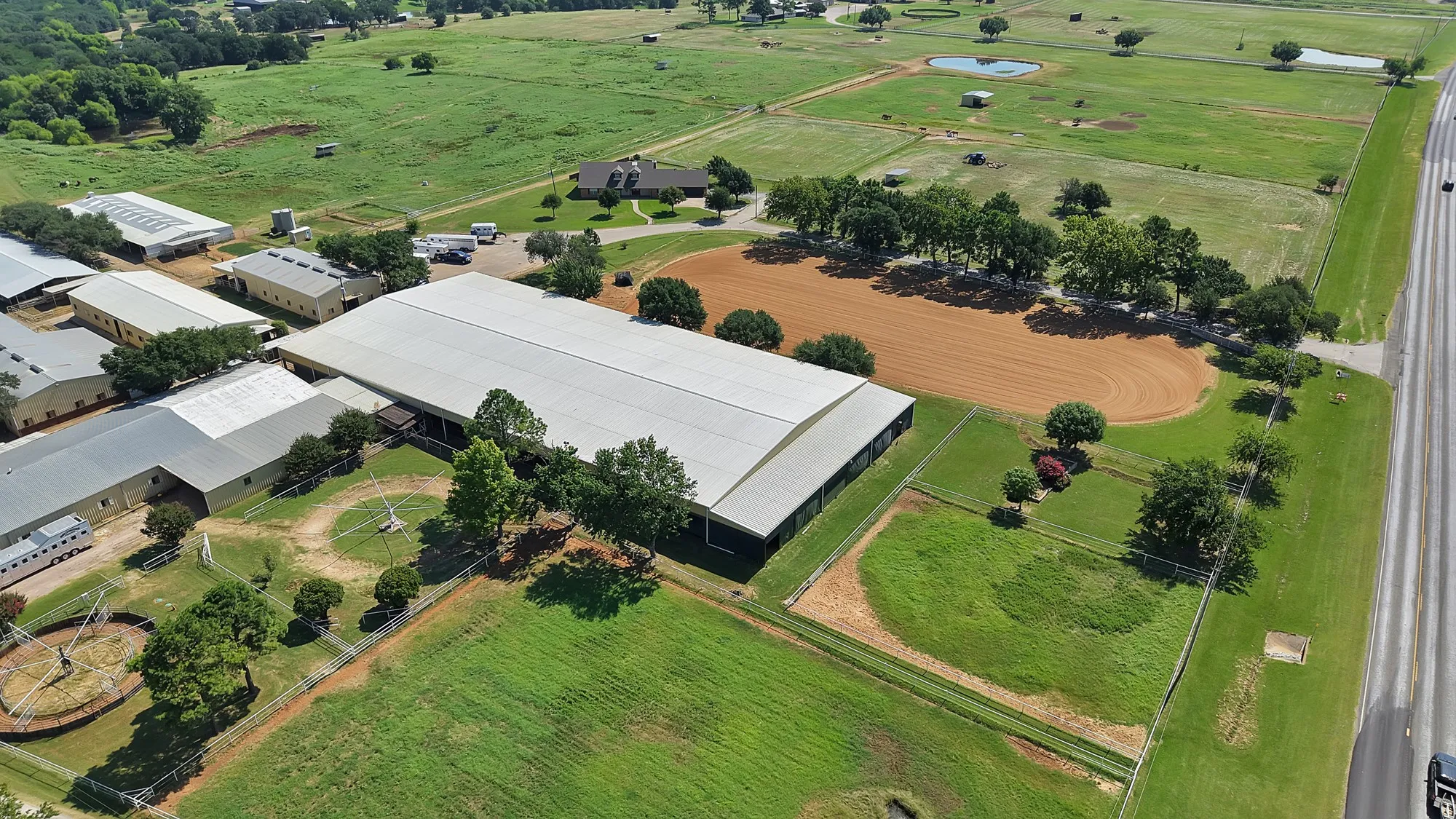Farm For Sale in Grayson County , 15135 E Fm 922, Tioga, Texas 76271, 3 Bedroom, 2 Bathroom, 3 Garage spaces, 3,059 Sqft, built in 1999, mls#21325933, Real Estate Agent in Tioga, Homes For Sale in Grayson county, Homes For Sale in Tioga, Realtor in Tioga Texas, Real Estate Brokerage Independent Realty Texas, Luminita Cordes Realtor
