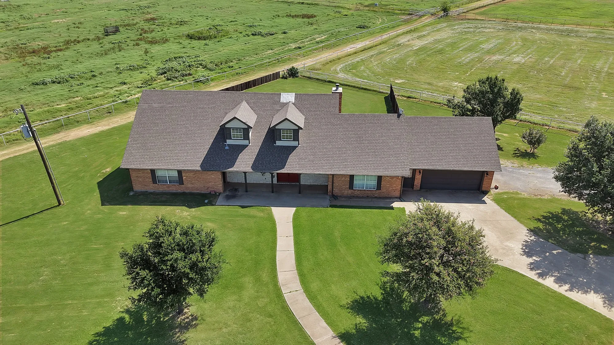 Farm For Sale in Grayson County , 15135 E Fm 922, Tioga, Texas 76271, 3 Bedroom, 2 Bathroom, 3 Garage spaces, 3,059 Sqft, built in 1999, mls#21325933, Real Estate Agent in Tioga, Homes For Sale in Grayson county, Homes For Sale in Tioga, Realtor in Tioga Texas, Real Estate Brokerage Independent Realty Texas, Luminita Cordes Realtor