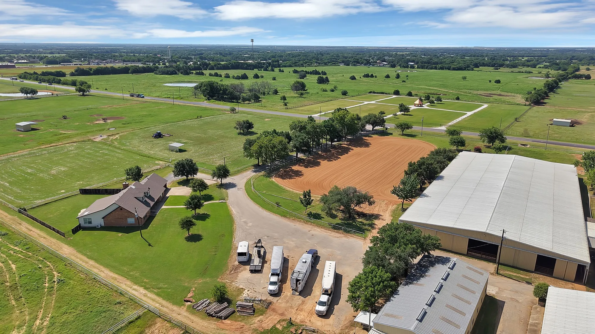 Farm For Sale in Grayson County , 15135 E Fm 922, Tioga, Texas 76271, 3 Bedroom, 2 Bathroom, 3 Garage spaces, 3,059 Sqft, built in 1999, mls#21325933, Real Estate Agent in Tioga, Homes For Sale in Grayson county, Homes For Sale in Tioga, Realtor in Tioga Texas, Real Estate Brokerage Independent Realty Texas, Luminita Cordes Realtor