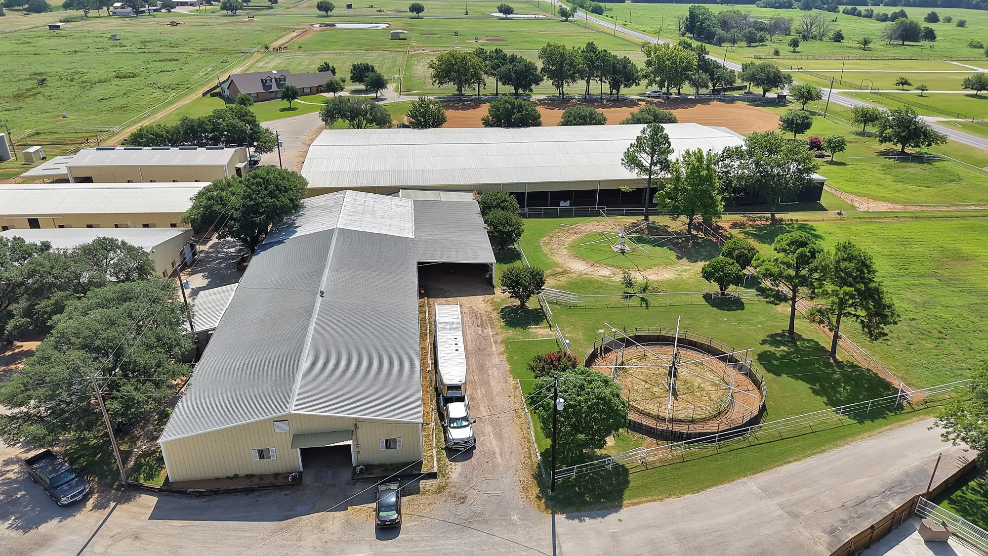 Farm For Sale in Grayson County , 15135 E Fm 922, Tioga, Texas 76271, 3 Bedroom, 2 Bathroom, 3 Garage spaces, 3,059 Sqft, built in 1999, mls#21325933, Real Estate Agent in Tioga, Homes For Sale in Grayson county, Homes For Sale in Tioga, Realtor in Tioga Texas, Real Estate Brokerage Independent Realty Texas, Luminita Cordes Realtor