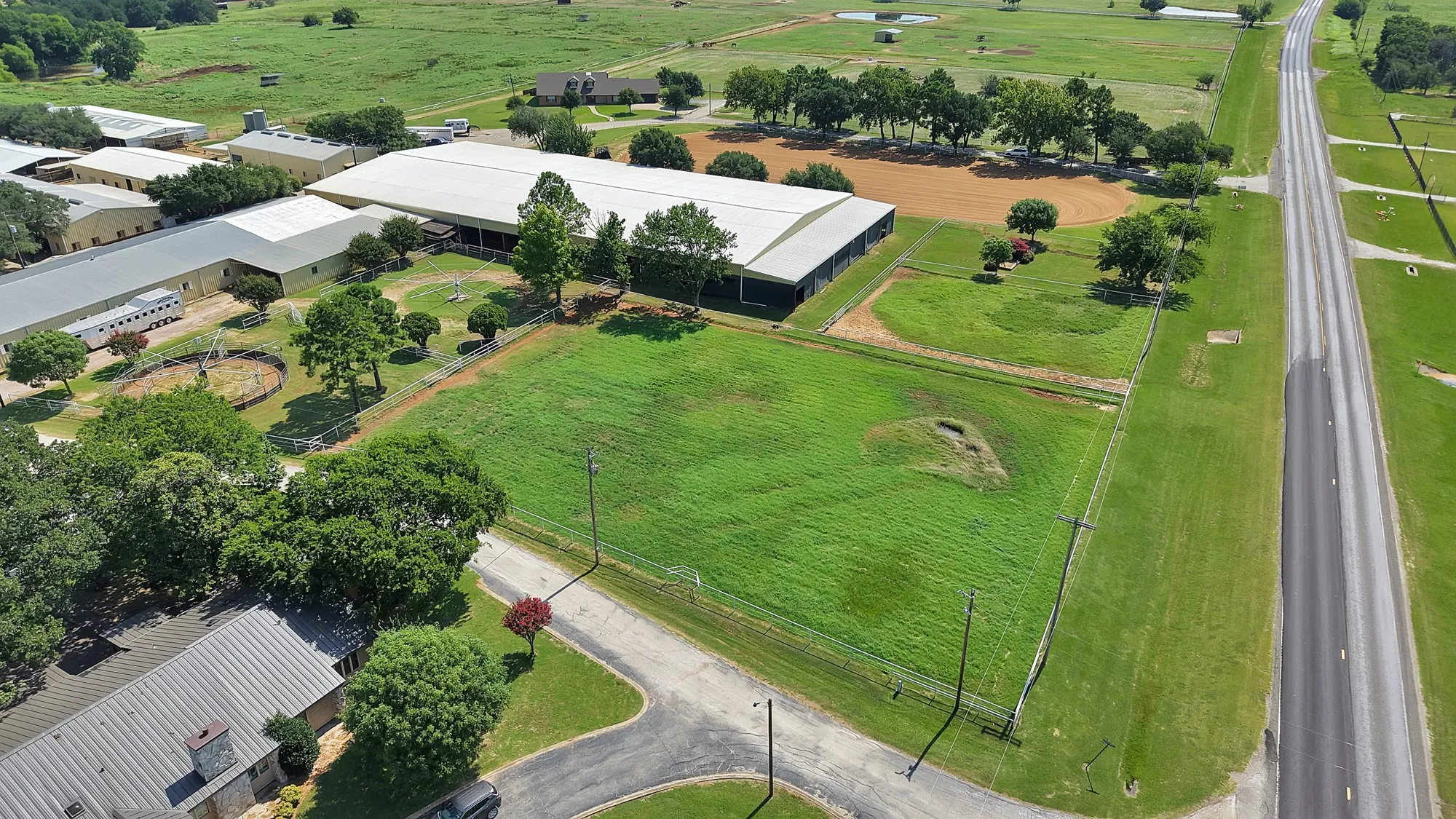 Farm For Sale in Grayson County , 15135 E Fm 922, Tioga, Texas 76271, 3 Bedroom, 2 Bathroom, 3 Garage spaces, 3,059 Sqft, built in 1999, mls#21325933, Real Estate Agent in Tioga, Homes For Sale in Grayson county, Homes For Sale in Tioga, Realtor in Tioga Texas, Real Estate Brokerage Independent Realty Texas, Luminita Cordes Realtor