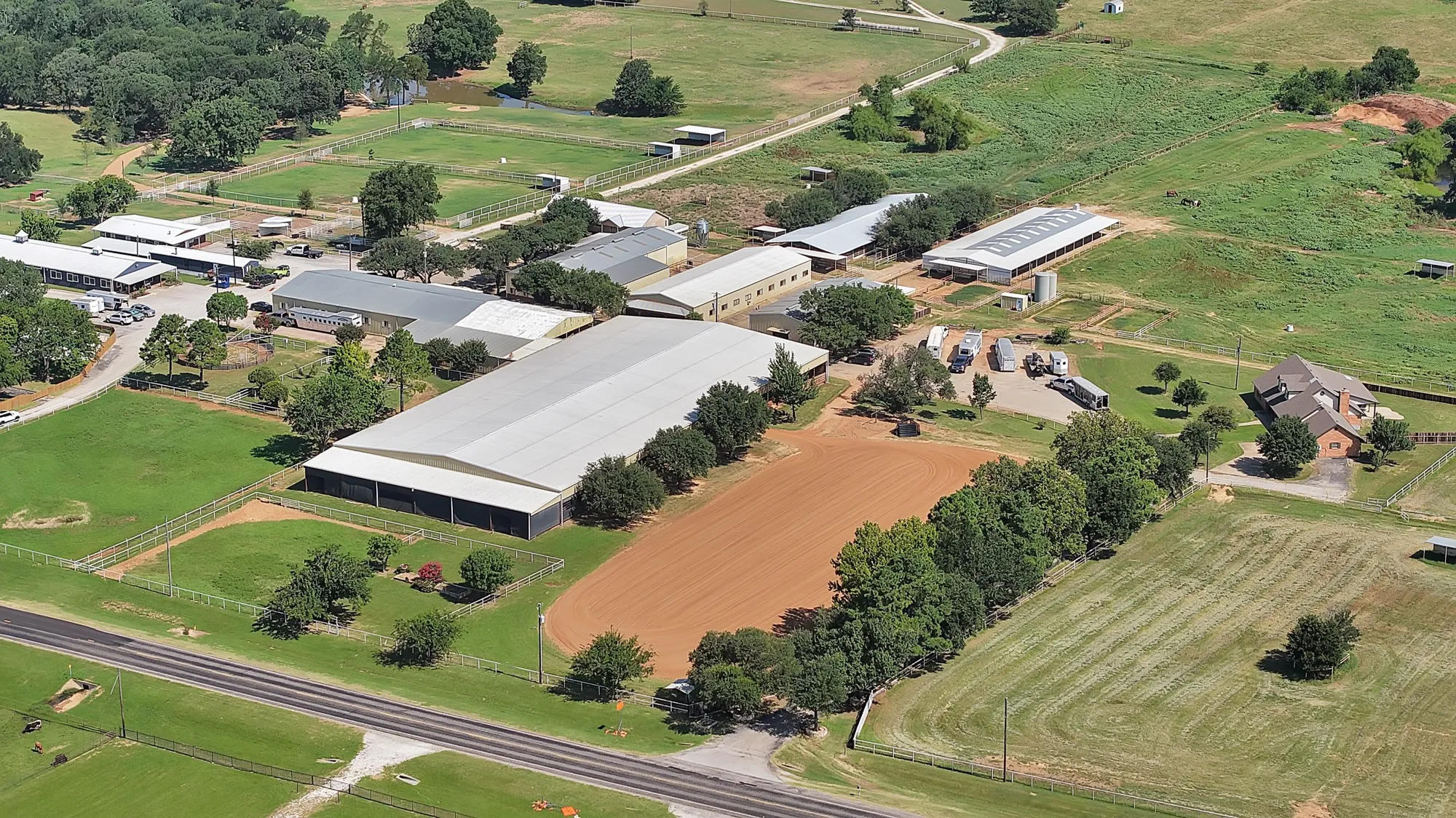 Farm For Sale in Grayson County , 15135 E Fm 922, Tioga, Texas 76271, 3 Bedroom, 2 Bathroom, 3 Garage spaces, 3,059 Sqft, built in 1999, mls#21325933, Real Estate Agent in Tioga, Homes For Sale in Grayson county, Homes For Sale in Tioga, Realtor in Tioga Texas, Real Estate Brokerage Independent Realty Texas, Luminita Cordes Realtor
