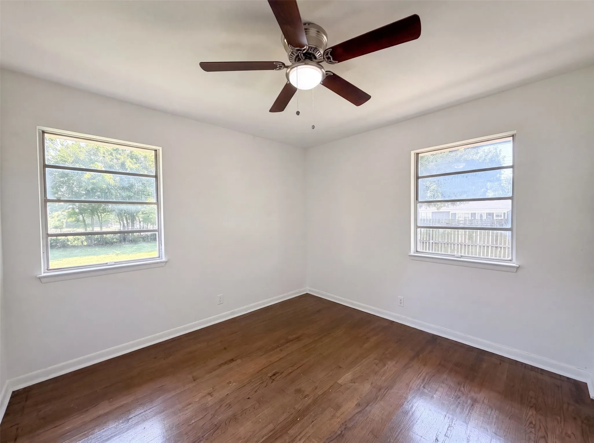 Single Family Residence For Sale in Johnson County , 1213 S Ridgeway Drive, Cleburne, Texas 76033, 3 Bedroom, 2 Bathroom, 1 Garage spaces, 999 Sqft, built in 1960, mls#21340601, Real Estate Agent in Cleburne, Homes For Sale in Johnson county, Homes For Sale in Cleburne, Realtor in Cleburne Texas, Real Estate Brokerage Independent Realty Texas, Luminita Cordes Realtor