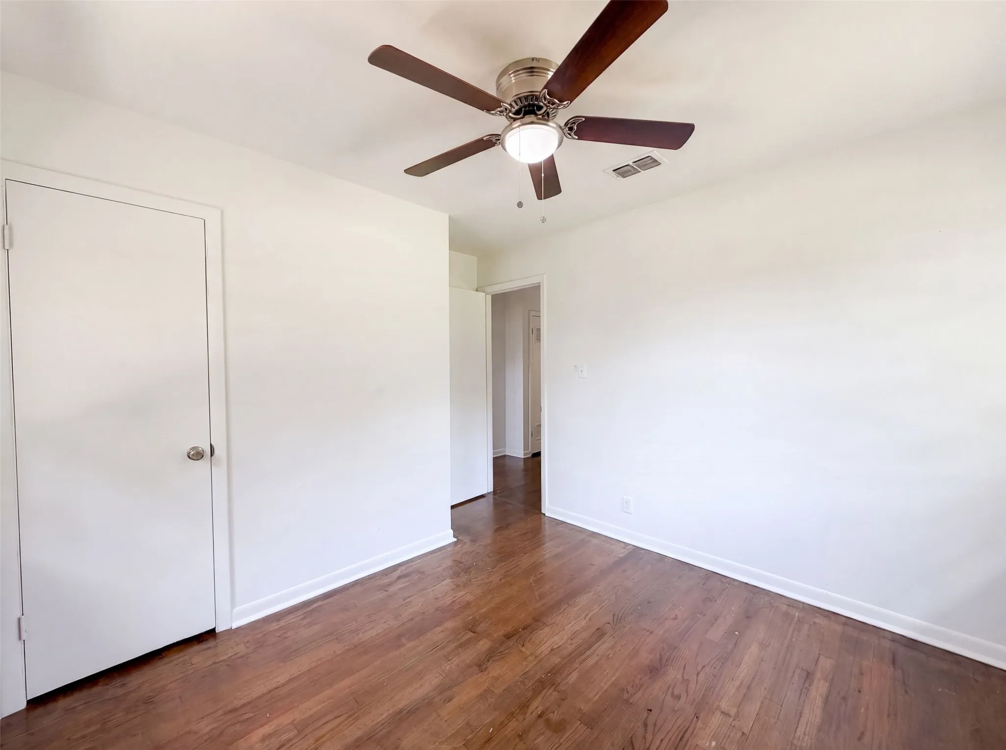 Single Family Residence For Sale in Johnson County , 1213 S Ridgeway Drive, Cleburne, Texas 76033, 3 Bedroom, 2 Bathroom, 1 Garage spaces, 999 Sqft, built in 1960, mls#21340601, Real Estate Agent in Cleburne, Homes For Sale in Johnson county, Homes For Sale in Cleburne, Realtor in Cleburne Texas, Real Estate Brokerage Independent Realty Texas, Luminita Cordes Realtor