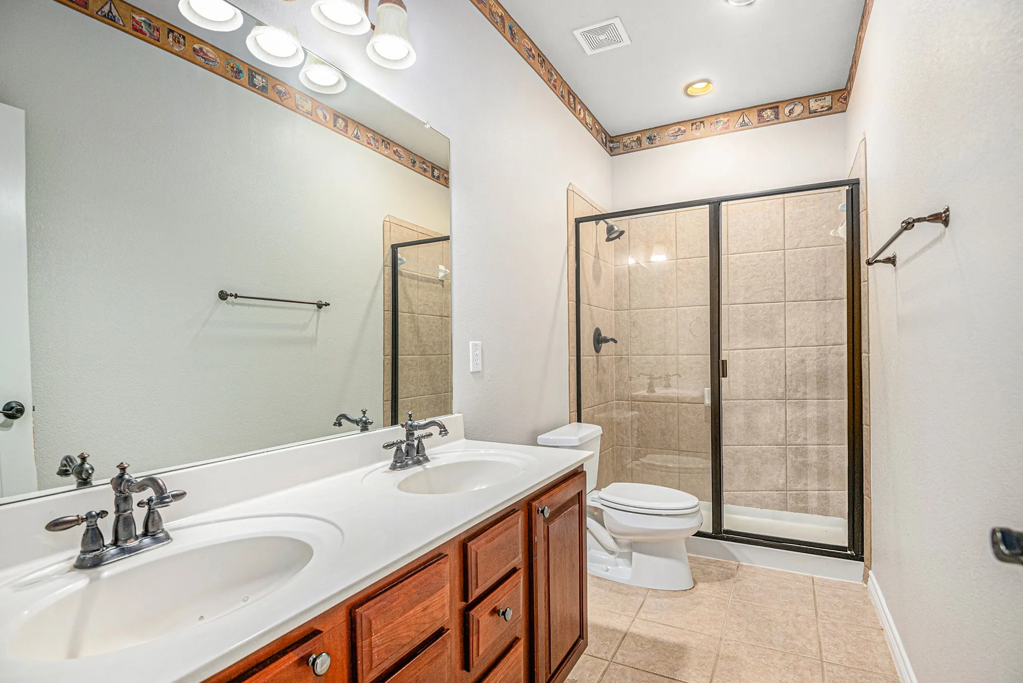 Single Family Residence For Rent in Tarrant County , 605 Port Royale Way, Euless, Texas 76039, 3 Bedroom, 3 Bathroom, 2 Garage spaces, 3,489 Sqft, built in 2005, mls#21340606, Real Estate Agent in Euless, Homes For Rent in Tarrant county, Homes For Rent in Euless, Realtor in Euless Texas, Real Estate Brokerage Independent Realty Texas, Luminita Cordes Realtor