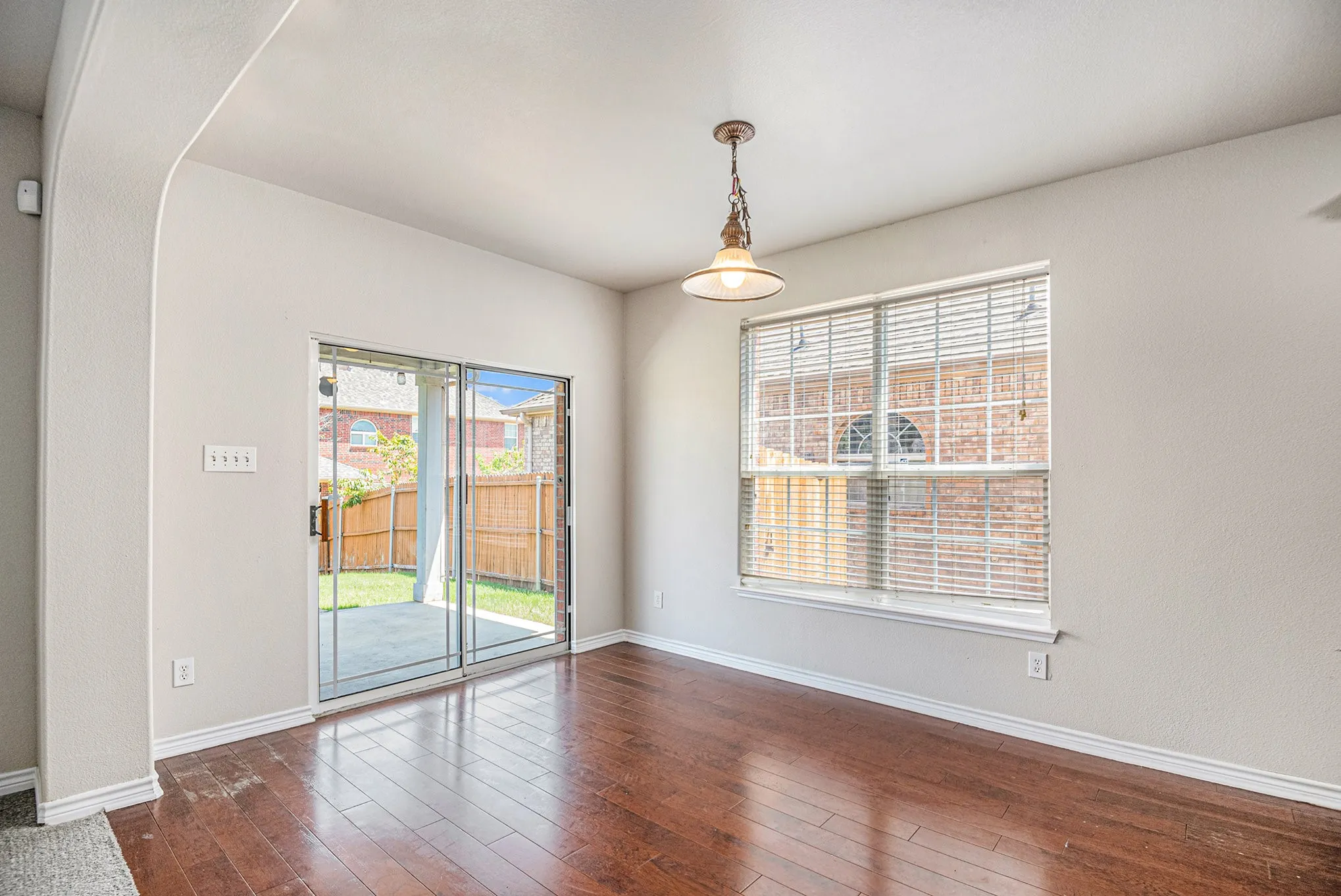 Single Family Residence For Rent in Tarrant County , 605 Port Royale Way, Euless, Texas 76039, 3 Bedroom, 3 Bathroom, 2 Garage spaces, 3,489 Sqft, built in 2005, mls#21340606, Real Estate Agent in Euless, Homes For Rent in Tarrant county, Homes For Rent in Euless, Realtor in Euless Texas, Real Estate Brokerage Independent Realty Texas, Luminita Cordes Realtor