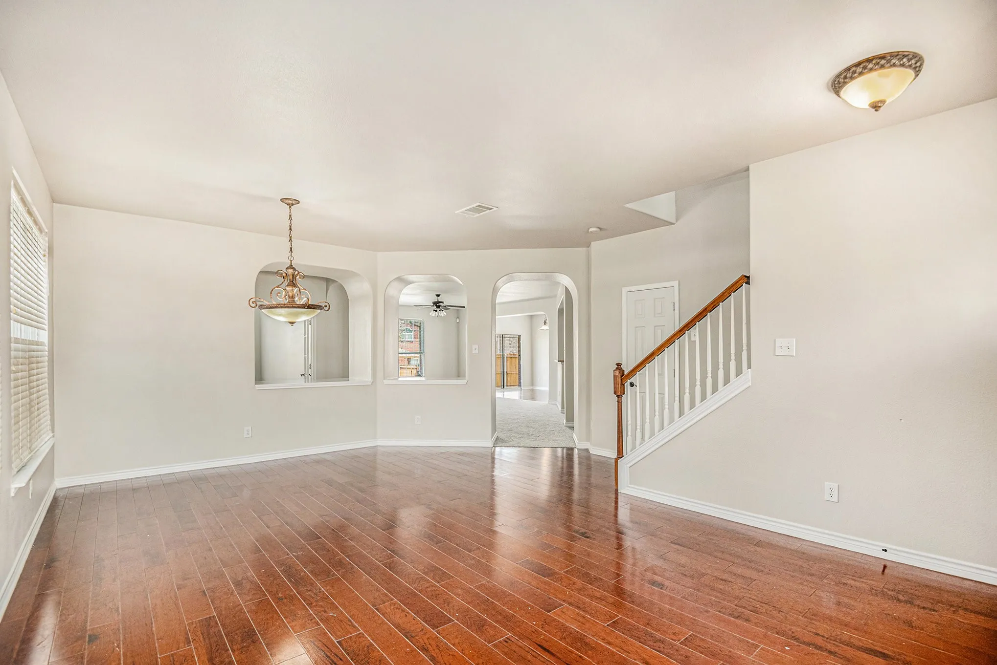 Single Family Residence For Rent in Tarrant County , 605 Port Royale Way, Euless, Texas 76039, 3 Bedroom, 3 Bathroom, 2 Garage spaces, 3,489 Sqft, built in 2005, mls#21340606, Real Estate Agent in Euless, Homes For Rent in Tarrant county, Homes For Rent in Euless, Realtor in Euless Texas, Real Estate Brokerage Independent Realty Texas, Luminita Cordes Realtor