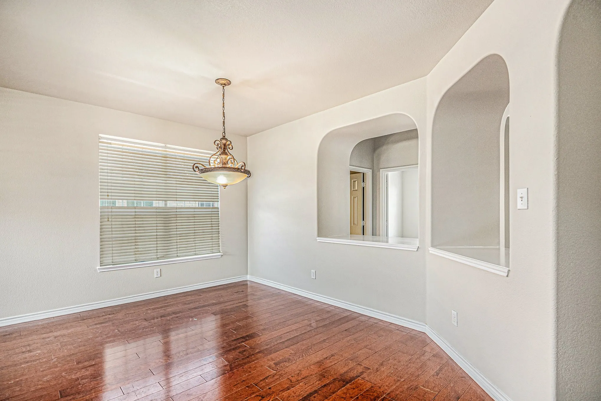 Single Family Residence For Rent in Tarrant County , 605 Port Royale Way, Euless, Texas 76039, 3 Bedroom, 3 Bathroom, 2 Garage spaces, 3,489 Sqft, built in 2005, mls#21340606, Real Estate Agent in Euless, Homes For Rent in Tarrant county, Homes For Rent in Euless, Realtor in Euless Texas, Real Estate Brokerage Independent Realty Texas, Luminita Cordes Realtor