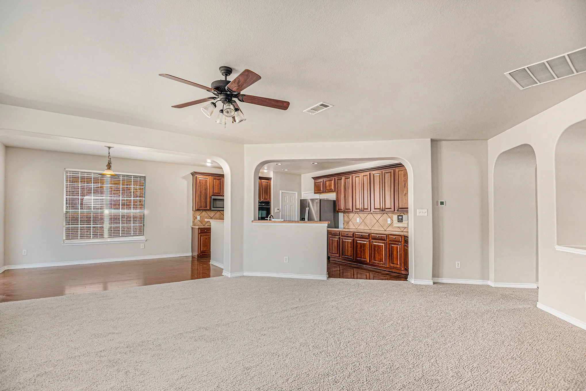 Single Family Residence For Rent in Tarrant County , 605 Port Royale Way, Euless, Texas 76039, 3 Bedroom, 3 Bathroom, 2 Garage spaces, 3,489 Sqft, built in 2005, mls#21340606, Real Estate Agent in Euless, Homes For Rent in Tarrant county, Homes For Rent in Euless, Realtor in Euless Texas, Real Estate Brokerage Independent Realty Texas, Luminita Cordes Realtor