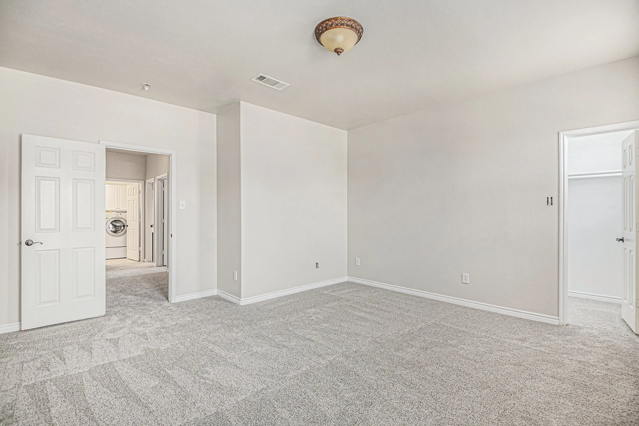 Single Family Residence For Rent in Tarrant County , 605 Port Royale Way, Euless, Texas 76039, 3 Bedroom, 3 Bathroom, 2 Garage spaces, 3,489 Sqft, built in 2005, mls#21340606, Real Estate Agent in Euless, Homes For Rent in Tarrant county, Homes For Rent in Euless, Realtor in Euless Texas, Real Estate Brokerage Independent Realty Texas, Luminita Cordes Realtor