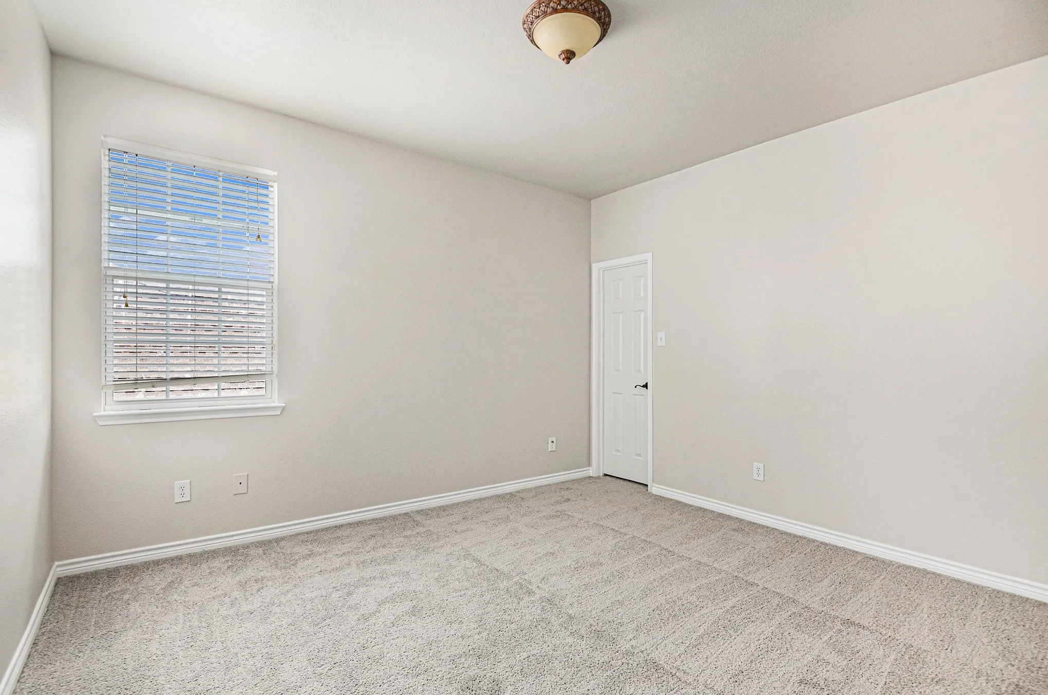 Single Family Residence For Rent in Tarrant County , 605 Port Royale Way, Euless, Texas 76039, 3 Bedroom, 3 Bathroom, 2 Garage spaces, 3,489 Sqft, built in 2005, mls#21340606, Real Estate Agent in Euless, Homes For Rent in Tarrant county, Homes For Rent in Euless, Realtor in Euless Texas, Real Estate Brokerage Independent Realty Texas, Luminita Cordes Realtor