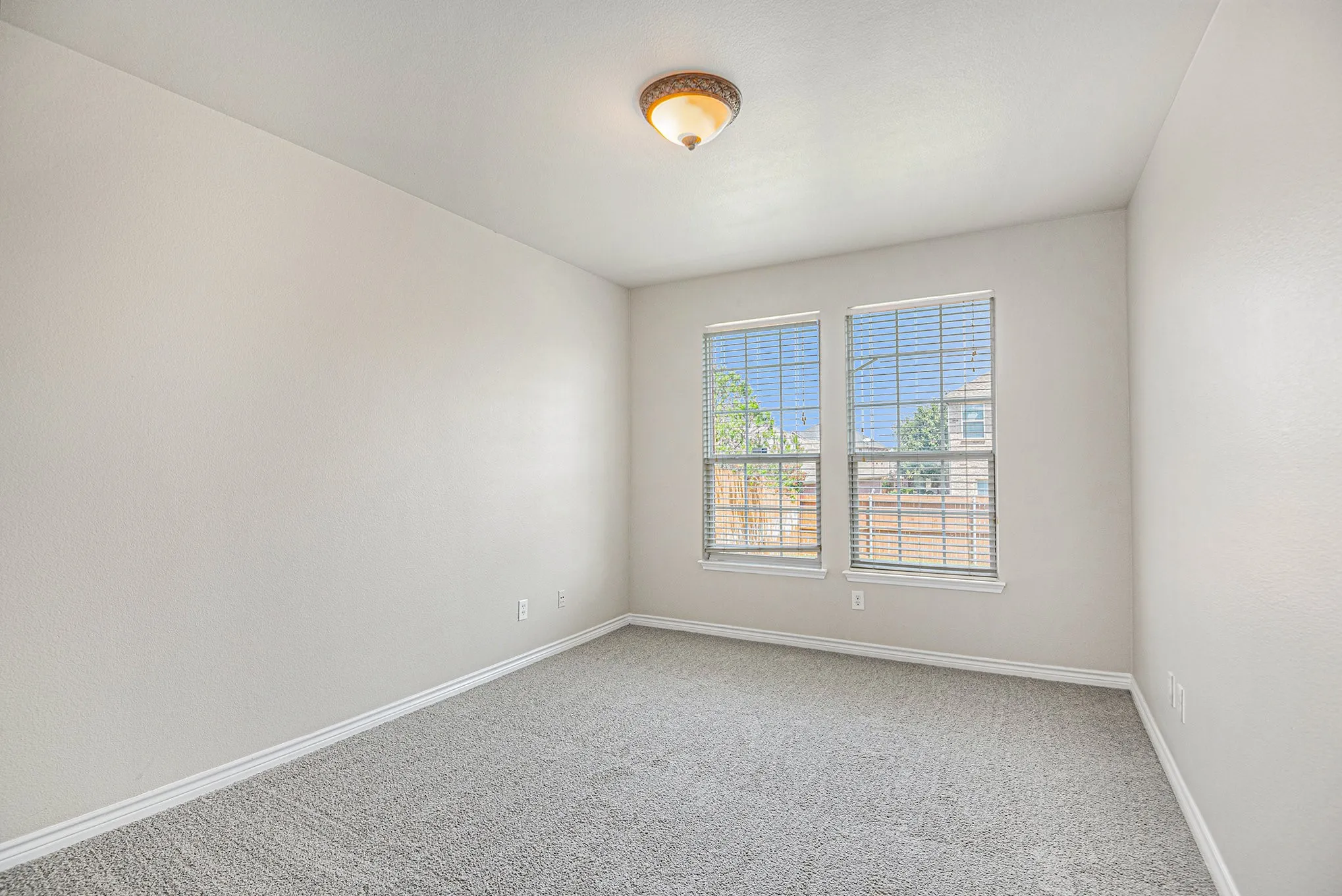 Single Family Residence For Rent in Tarrant County , 605 Port Royale Way, Euless, Texas 76039, 3 Bedroom, 3 Bathroom, 2 Garage spaces, 3,489 Sqft, built in 2005, mls#21340606, Real Estate Agent in Euless, Homes For Rent in Tarrant county, Homes For Rent in Euless, Realtor in Euless Texas, Real Estate Brokerage Independent Realty Texas, Luminita Cordes Realtor