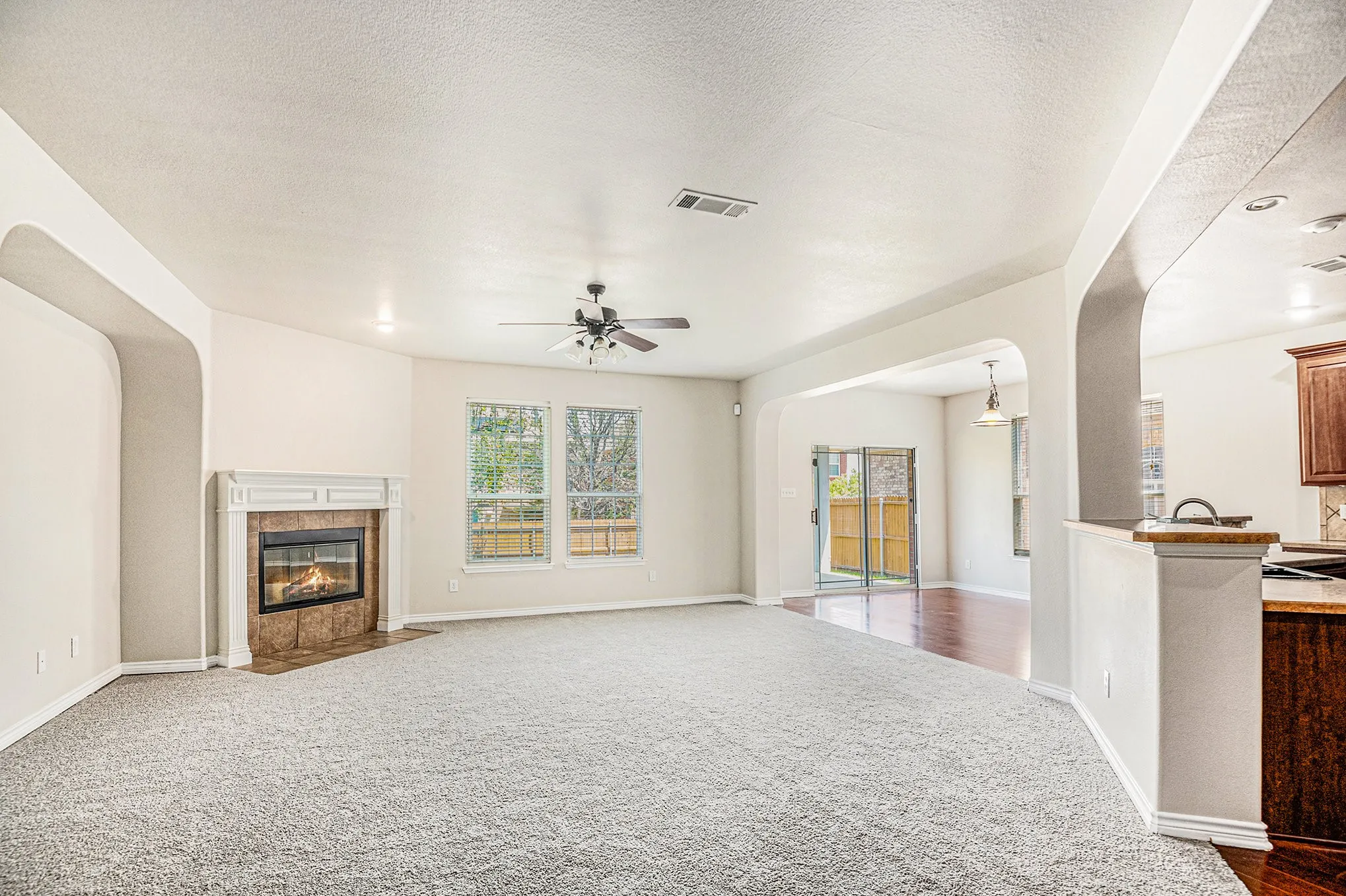 Single Family Residence For Rent in Tarrant County , 605 Port Royale Way, Euless, Texas 76039, 3 Bedroom, 3 Bathroom, 2 Garage spaces, 3,489 Sqft, built in 2005, mls#21340606, Real Estate Agent in Euless, Homes For Rent in Tarrant county, Homes For Rent in Euless, Realtor in Euless Texas, Real Estate Brokerage Independent Realty Texas, Luminita Cordes Realtor