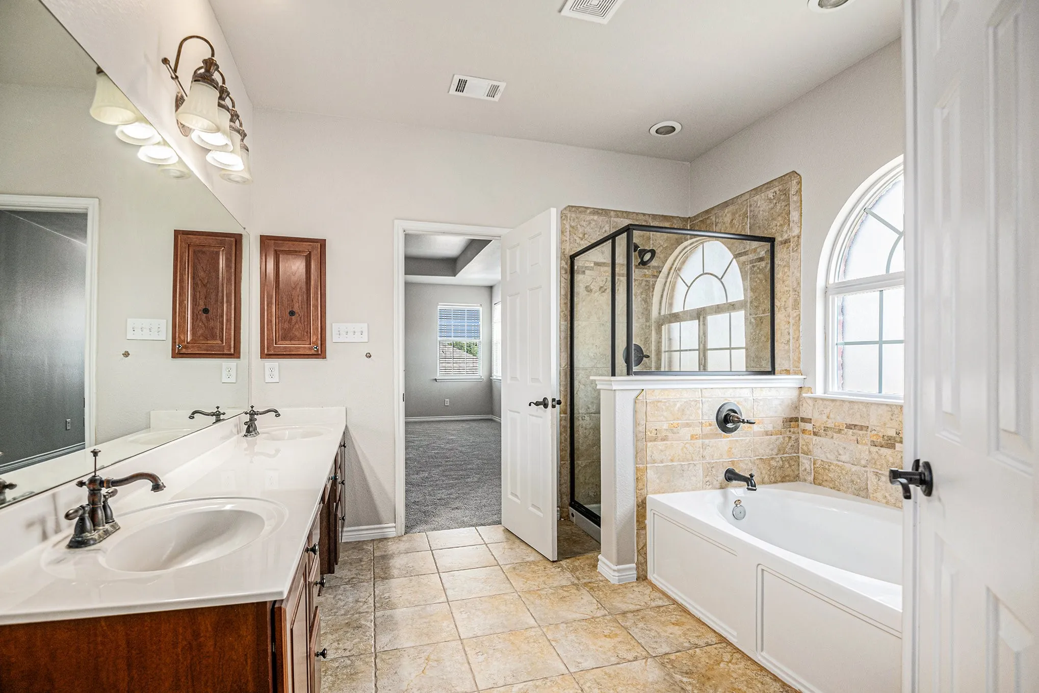 Single Family Residence For Rent in Tarrant County , 605 Port Royale Way, Euless, Texas 76039, 3 Bedroom, 3 Bathroom, 2 Garage spaces, 3,489 Sqft, built in 2005, mls#21340606, Real Estate Agent in Euless, Homes For Rent in Tarrant county, Homes For Rent in Euless, Realtor in Euless Texas, Real Estate Brokerage Independent Realty Texas, Luminita Cordes Realtor