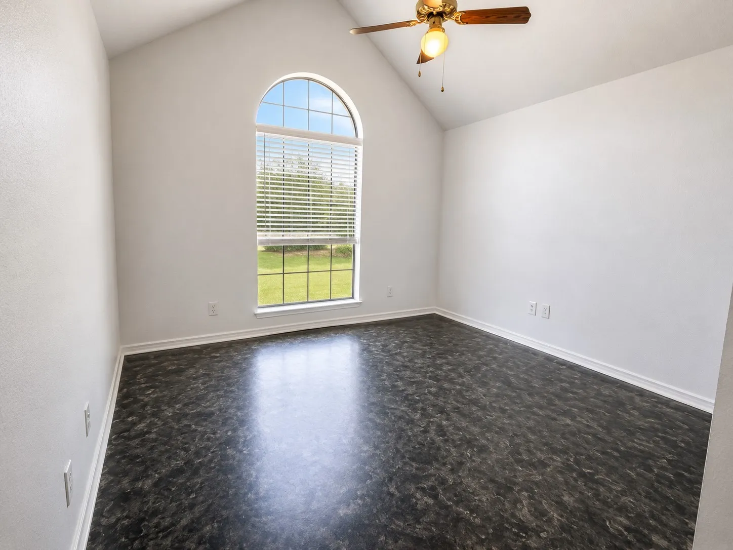 Single Family Residence For Rent in Wise County , 177 County Road 4917, Newark, Texas 76071, 3 Bedrooms, 3 Bathrooms, 4 Garage spaces, 2,387 Sqft, built in 1988, Price $3,500, mls#21340610, Real Estate Agent in Newark, Homes For Rent in Wise county, Homes For Rent in Newark, Realtor in Newark Texas, Real Estate Brokerage Independent Realty Texas, Luminita Cordes Realtor