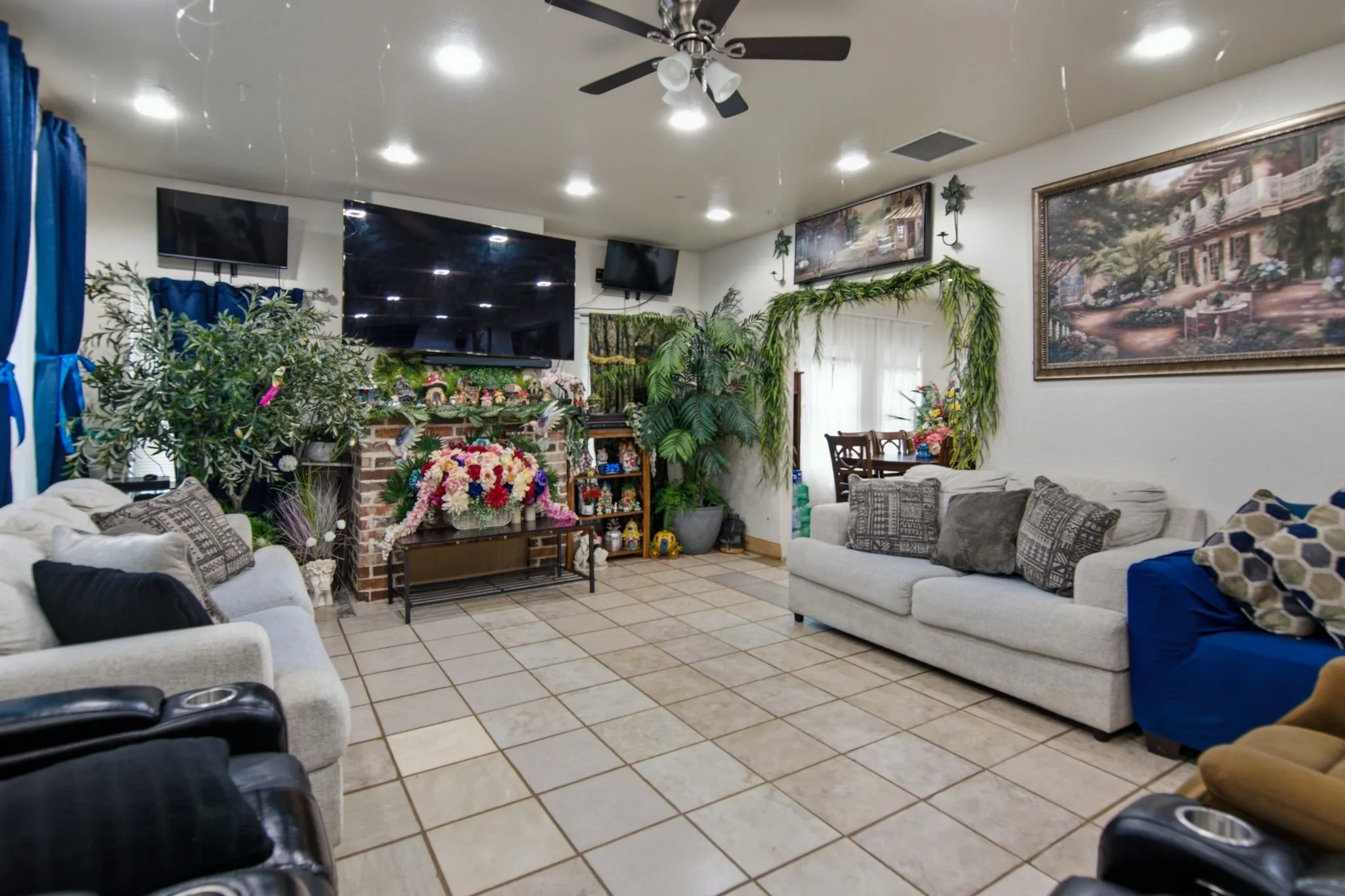 Single Family Residence For Sale in Tarrant County , 2929 E Lancaster Avenue, Fort Worth, Texas 76103, 3 Bedroom, 2 Bathroom, 1 Garage spaces, 2,145 Sqft, built in 1927, Price $375,000, mls#21339092, Real Estate Agent in Fort Worth, Homes For Sale in Tarrant county, Homes For Sale in Fort Worth, Realtor in Fort Worth Texas, Real Estate Brokerage Independent Realty Texas, Luminita Cordes Realtor