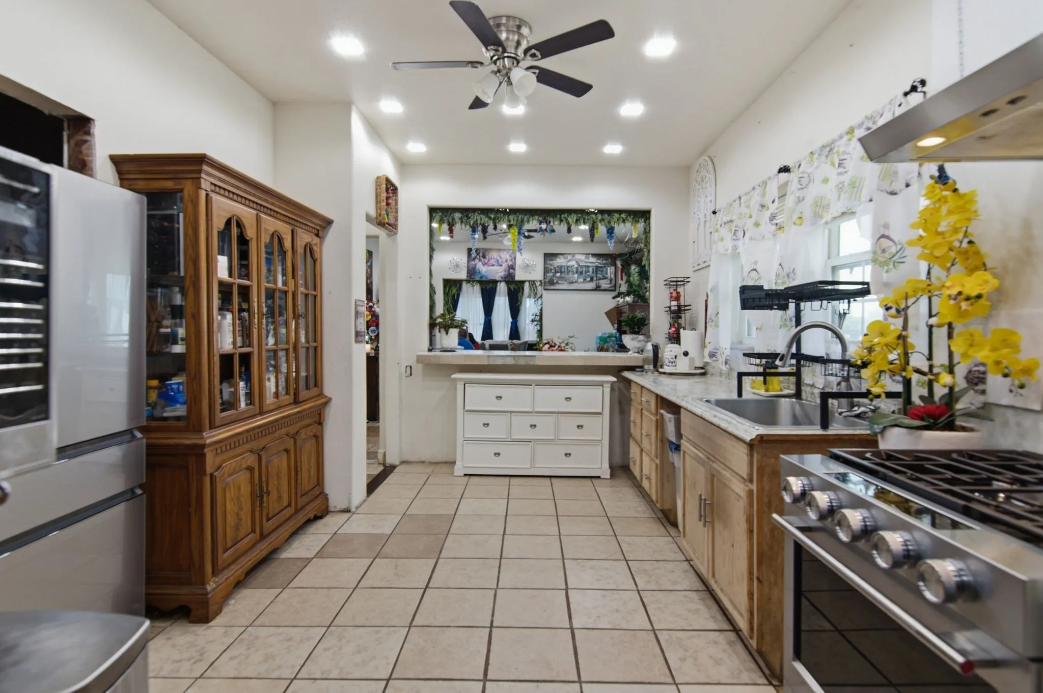 Single Family Residence For Sale in Tarrant County , 2929 E Lancaster Avenue, Fort Worth, Texas 76103, 3 Bedroom, 2 Bathroom, 1 Garage spaces, 2,145 Sqft, built in 1927, Price $375,000, mls#21339092, Real Estate Agent in Fort Worth, Homes For Sale in Tarrant county, Homes For Sale in Fort Worth, Realtor in Fort Worth Texas, Real Estate Brokerage Independent Realty Texas, Luminita Cordes Realtor