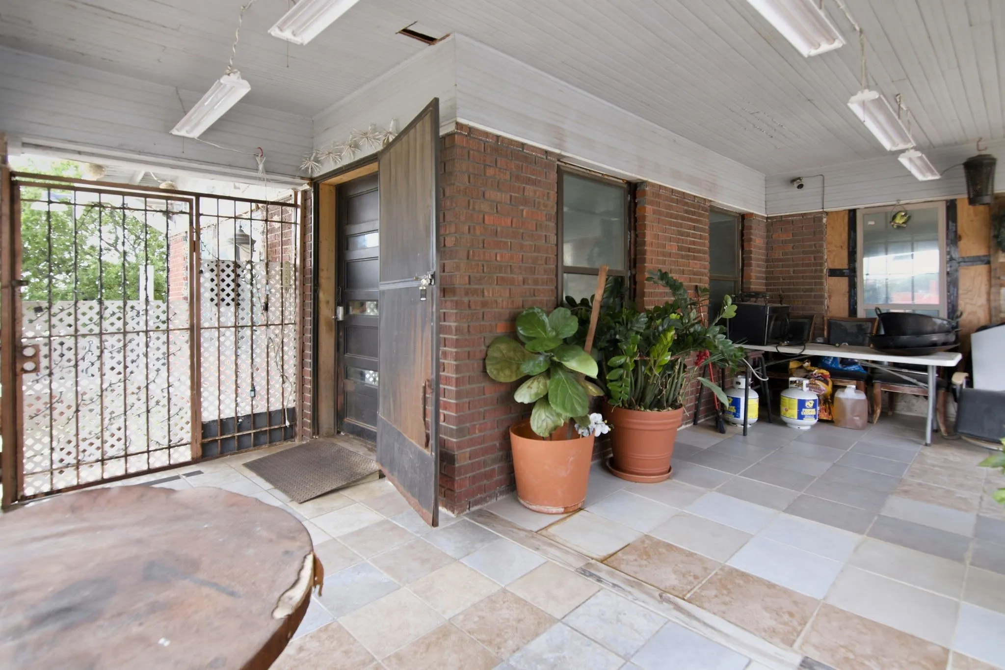 Single Family Residence For Sale in Tarrant County , 2929 E Lancaster Avenue, Fort Worth, Texas 76103, 3 Bedroom, 2 Bathroom, 1 Garage spaces, 2,145 Sqft, built in 1927, Price $375,000, mls#21339092, Real Estate Agent in Fort Worth, Homes For Sale in Tarrant county, Homes For Sale in Fort Worth, Realtor in Fort Worth Texas, Real Estate Brokerage Independent Realty Texas, Luminita Cordes Realtor