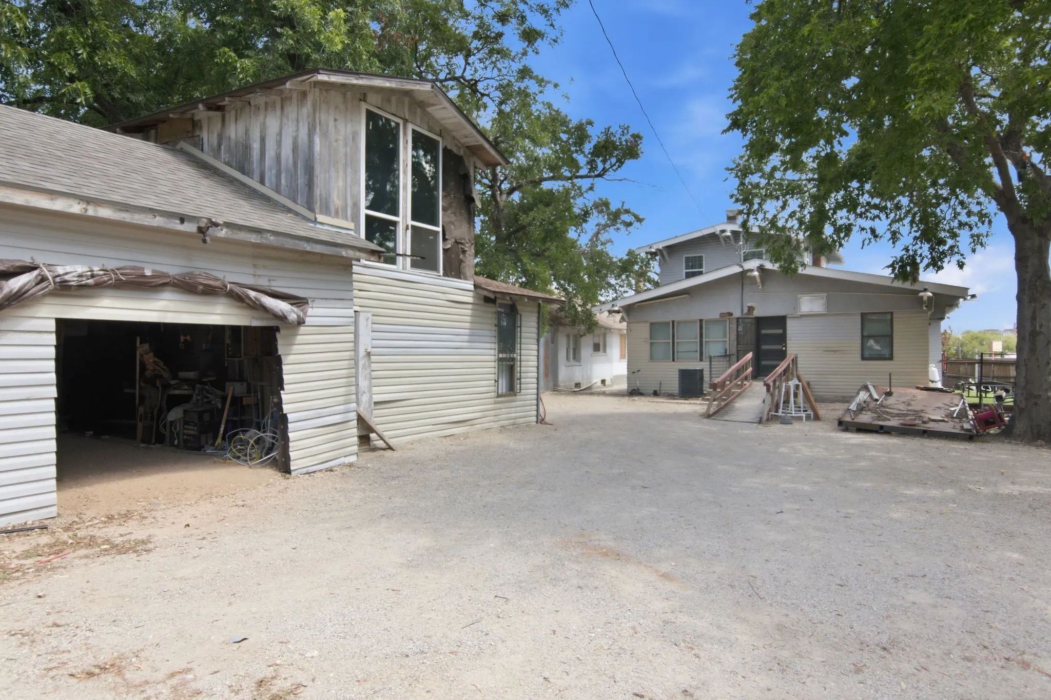 Single Family Residence For Sale in Tarrant County , 2929 E Lancaster Avenue, Fort Worth, Texas 76103, 3 Bedroom, 2 Bathroom, 1 Garage spaces, 2,145 Sqft, built in 1927, Price $375,000, mls#21339092, Real Estate Agent in Fort Worth, Homes For Sale in Tarrant county, Homes For Sale in Fort Worth, Realtor in Fort Worth Texas, Real Estate Brokerage Independent Realty Texas, Luminita Cordes Realtor