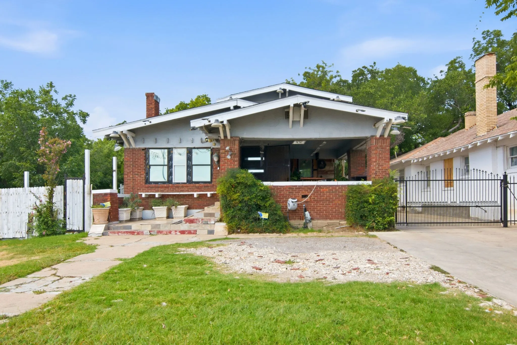 Single Family Residence For Sale in Tarrant County , 2929 E Lancaster Avenue, Fort Worth, Texas 76103, 3 Bedroom, 2 Bathroom, 1 Garage spaces, 2,145 Sqft, built in 1927, Price $375,000, mls#21339092, Real Estate Agent in Fort Worth, Homes For Sale in Tarrant county, Homes For Sale in Fort Worth, Realtor in Fort Worth Texas, Real Estate Brokerage Independent Realty Texas, Luminita Cordes Realtor