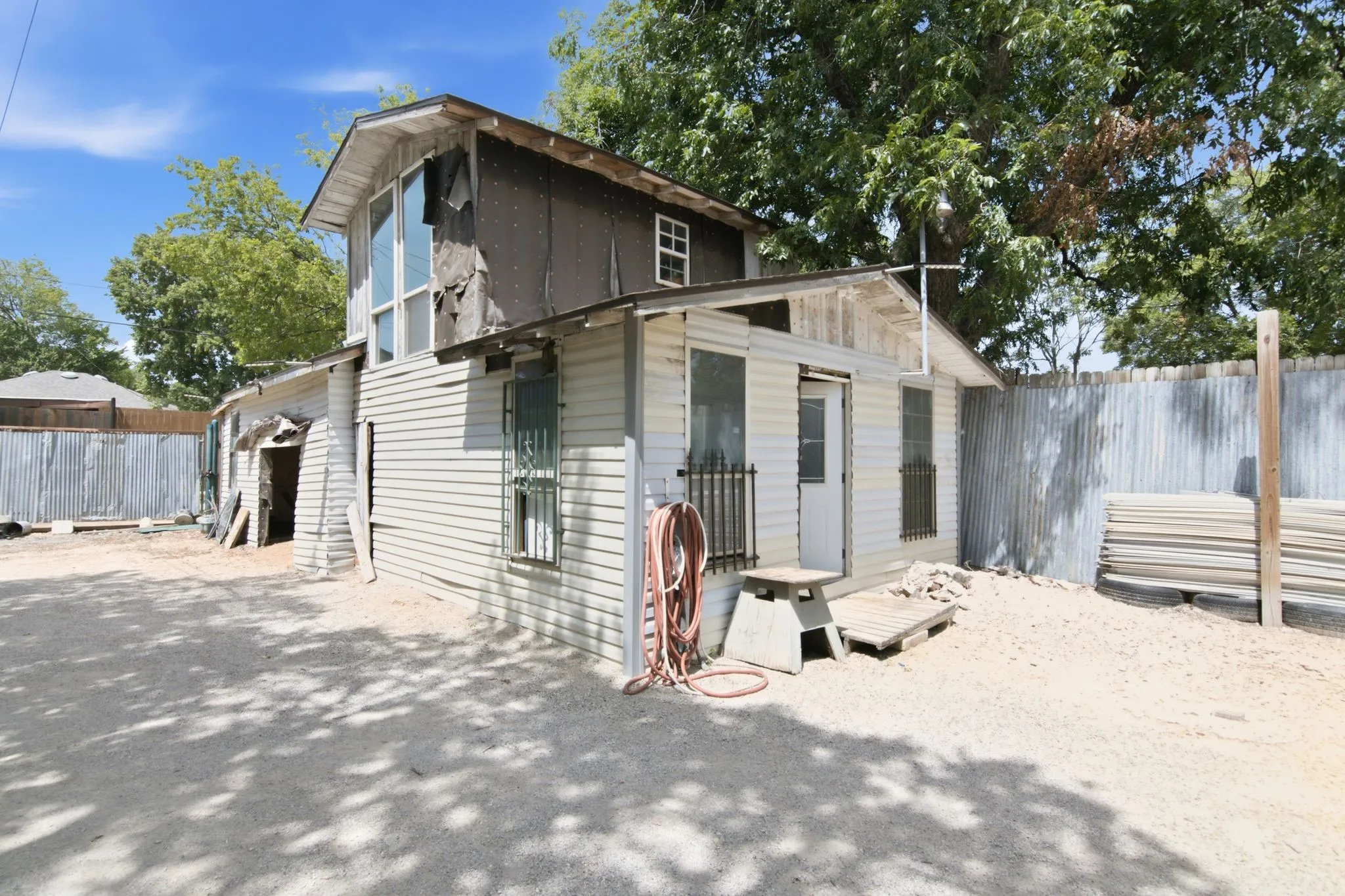 Single Family Residence For Sale in Tarrant County , 2929 E Lancaster Avenue, Fort Worth, Texas 76103, 3 Bedroom, 2 Bathroom, 1 Garage spaces, 2,145 Sqft, built in 1927, Price $375,000, mls#21339092, Real Estate Agent in Fort Worth, Homes For Sale in Tarrant county, Homes For Sale in Fort Worth, Realtor in Fort Worth Texas, Real Estate Brokerage Independent Realty Texas, Luminita Cordes Realtor