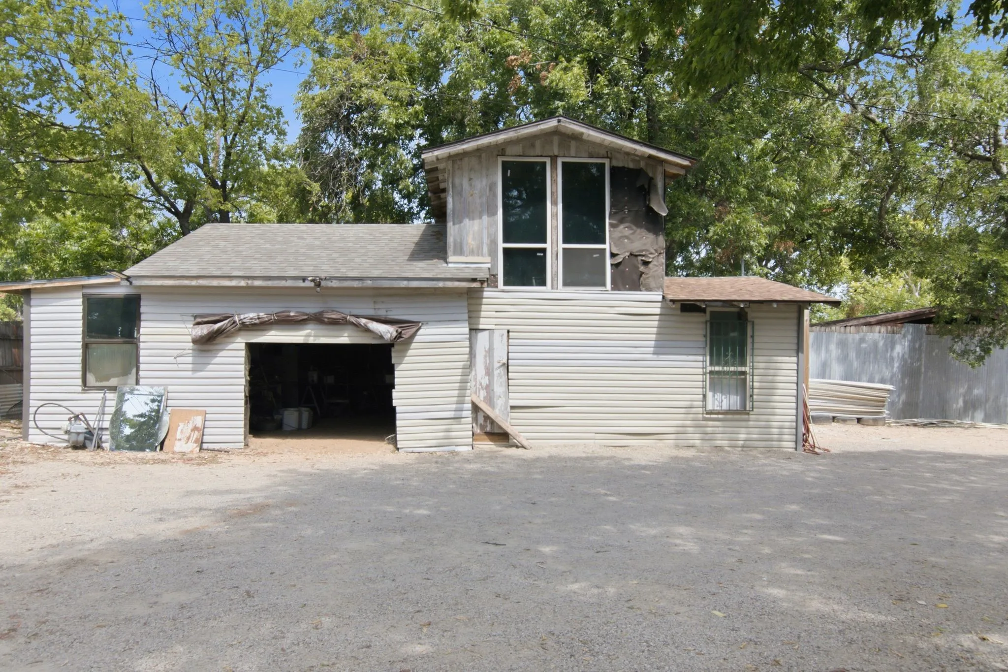 Single Family Residence For Sale in Tarrant County , 2929 E Lancaster Avenue, Fort Worth, Texas 76103, 3 Bedroom, 2 Bathroom, 1 Garage spaces, 2,145 Sqft, built in 1927, Price $375,000, mls#21339092, Real Estate Agent in Fort Worth, Homes For Sale in Tarrant county, Homes For Sale in Fort Worth, Realtor in Fort Worth Texas, Real Estate Brokerage Independent Realty Texas, Luminita Cordes Realtor