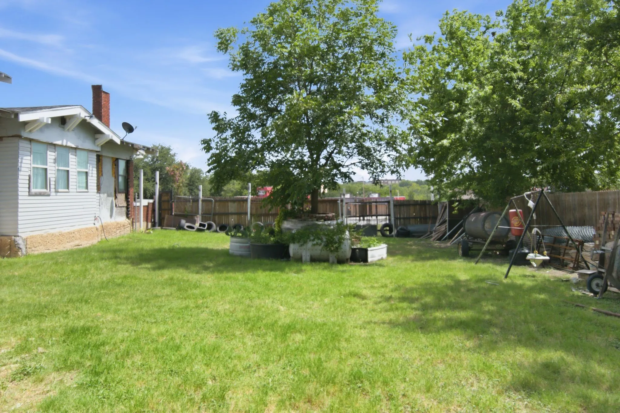 Single Family Residence For Sale in Tarrant County , 2929 E Lancaster Avenue, Fort Worth, Texas 76103, 3 Bedroom, 2 Bathroom, 1 Garage spaces, 2,145 Sqft, built in 1927, Price $375,000, mls#21339092, Real Estate Agent in Fort Worth, Homes For Sale in Tarrant county, Homes For Sale in Fort Worth, Realtor in Fort Worth Texas, Real Estate Brokerage Independent Realty Texas, Luminita Cordes Realtor