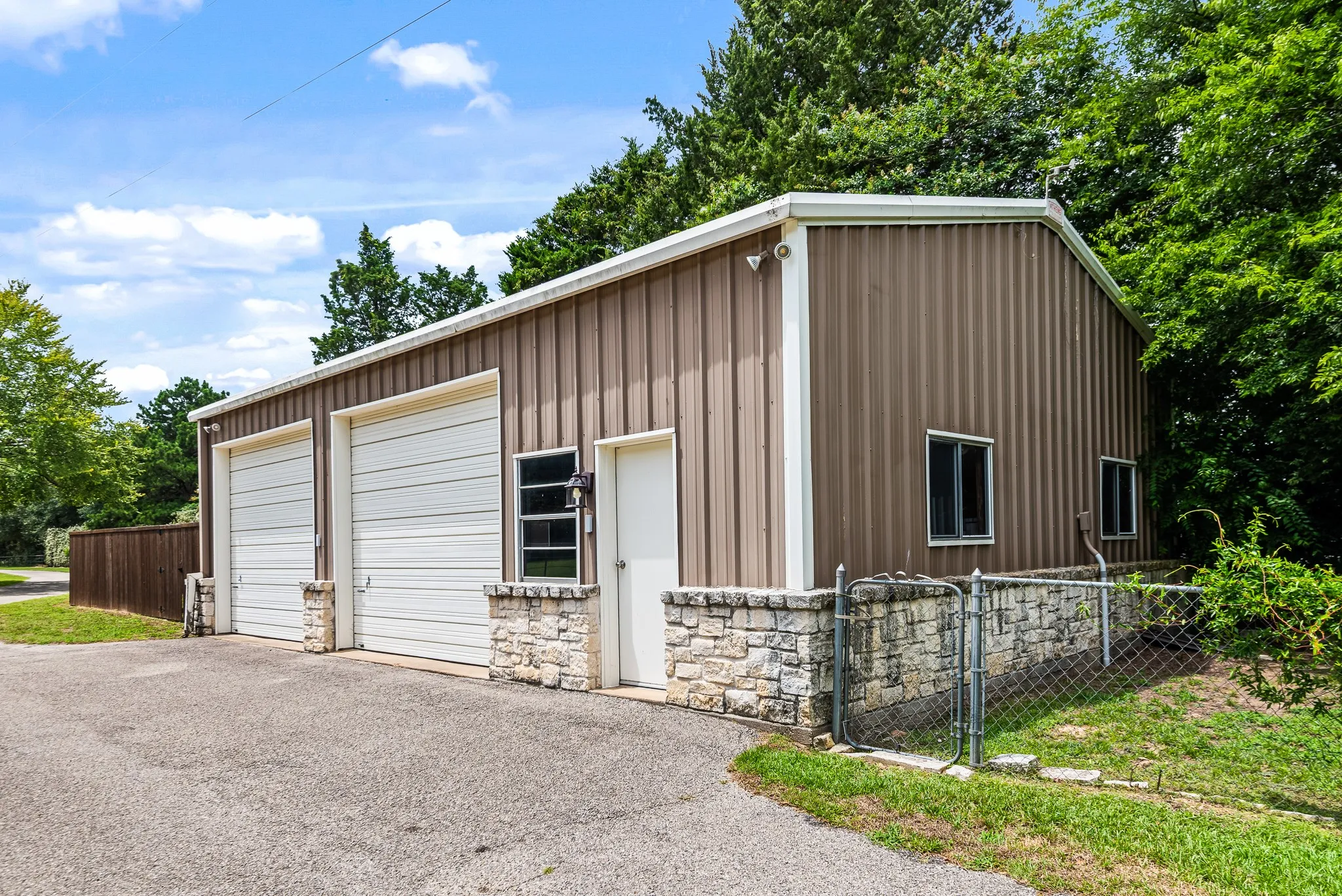 Single Family Residence For Sale in Henderson County , 3637 County Road 4804, Athens, Texas 75752, 5 Bedrooms, 6 Bathrooms, 2 Garage spaces, 7,841 Sqft, built in 2002, Price $3,495,000, mls#21340615, Real Estate Agent in Athens, Homes For Sale in Henderson county, Homes For Sale in Athens, Realtor in Athens Texas, Real Estate Brokerage Independent Realty Texas, Luminita Cordes Realtor